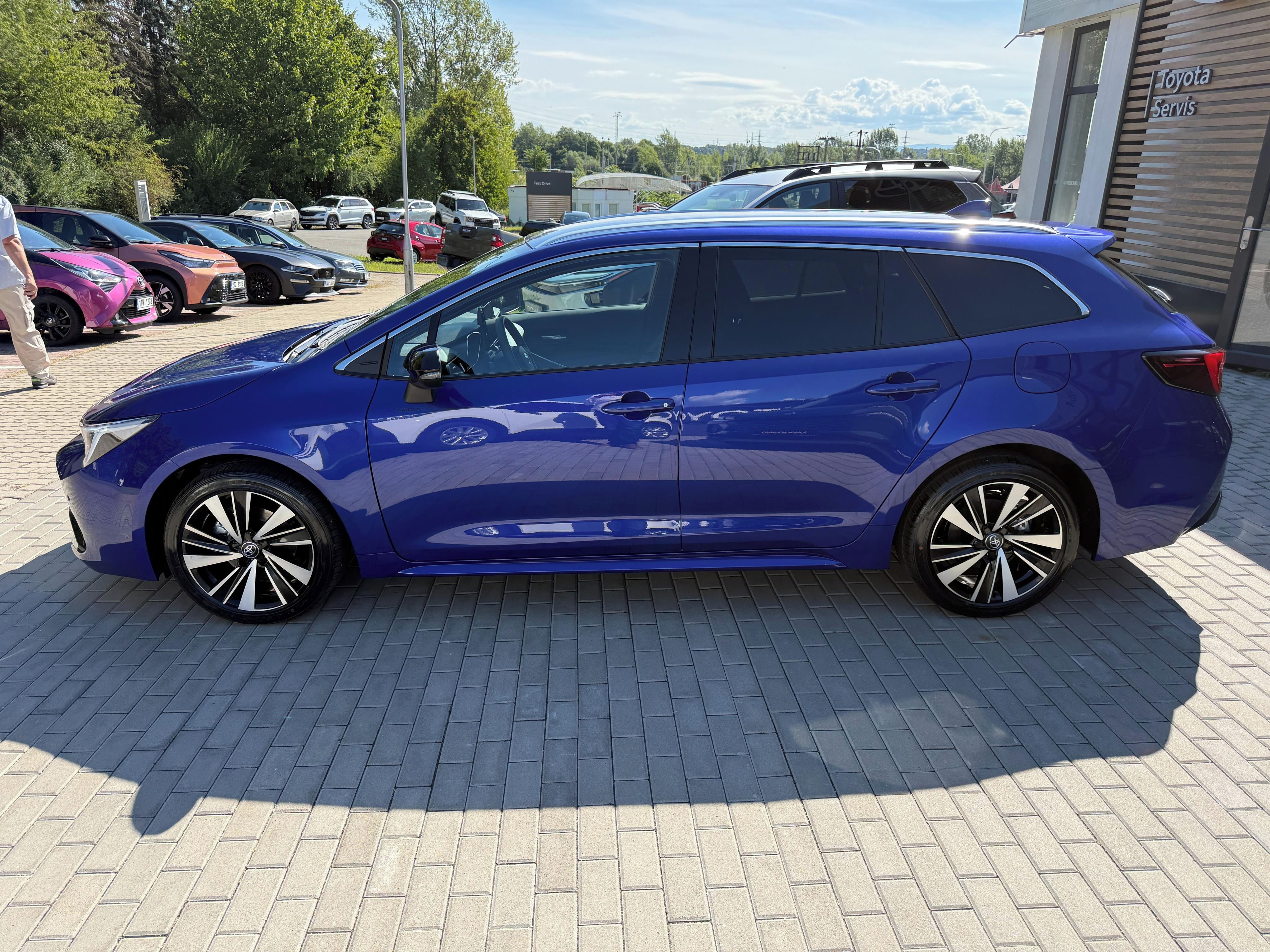 Toyota Corolla, 1.8 HEV STYLE + zimní kola - fotka 3