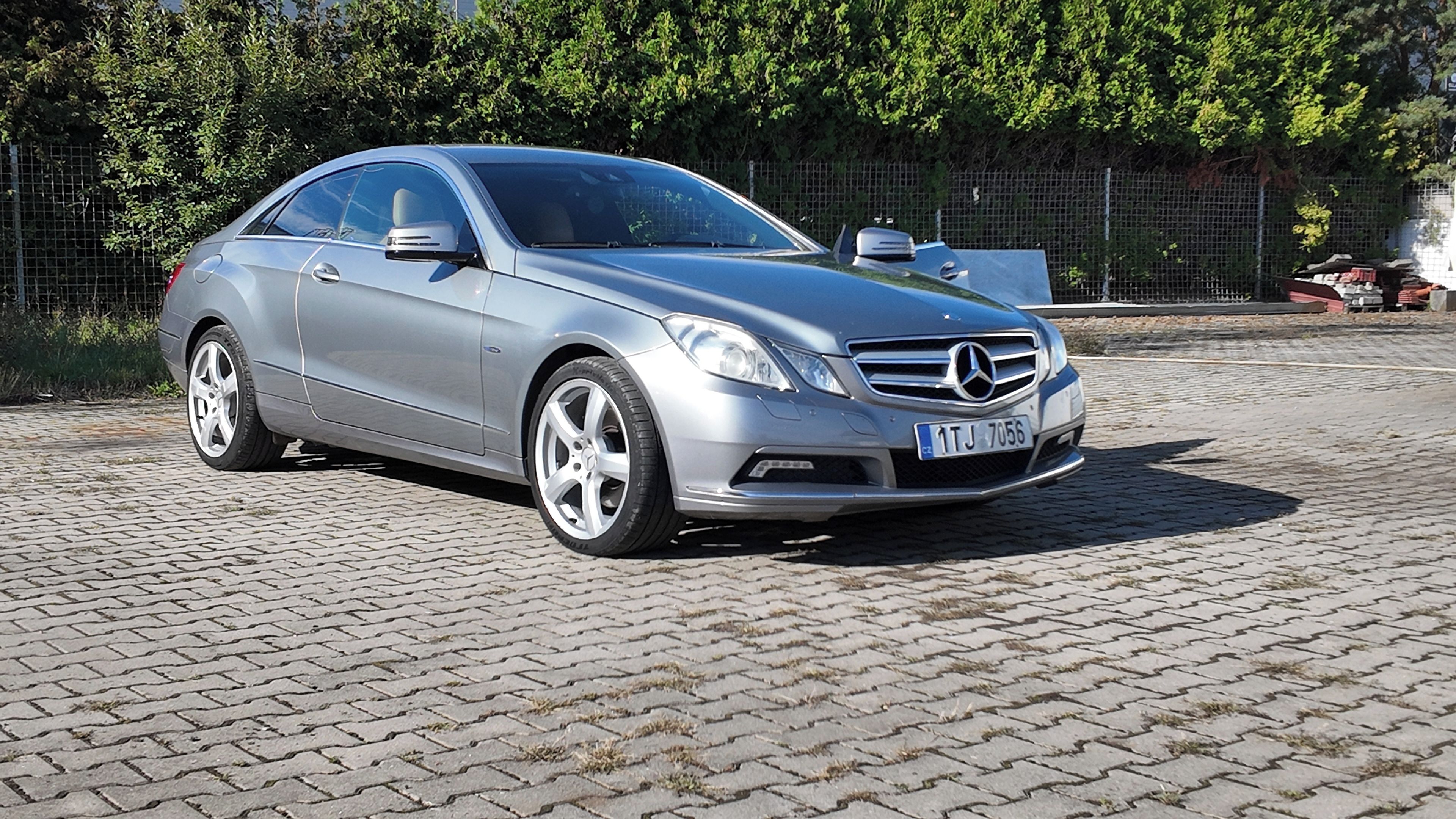 Mercedes-Benz Třídy E, W207 250CDI KUPE - fotka 2
