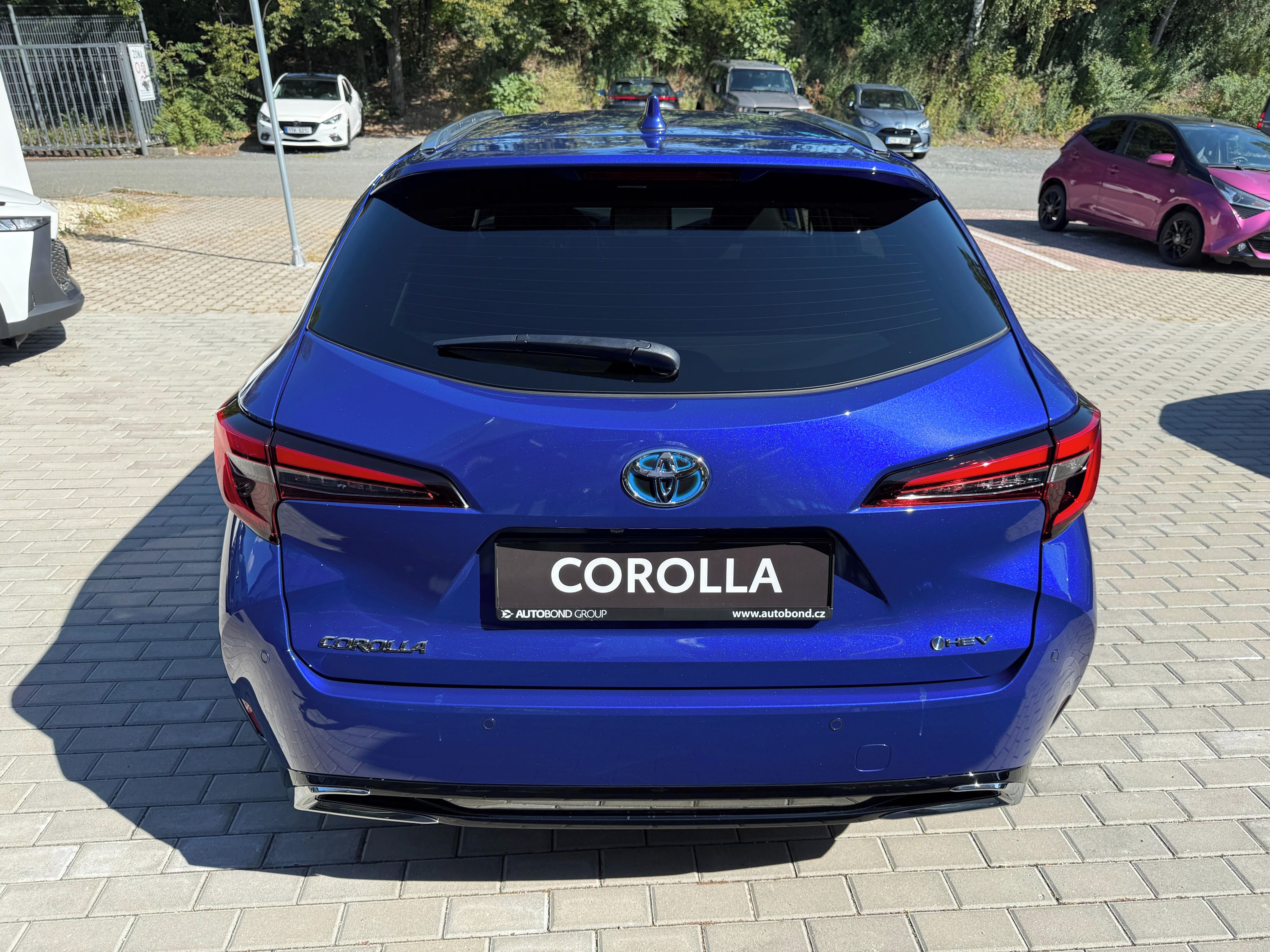 Toyota Corolla, 1.8 HEV STYLE + zimní kola - fotka 5