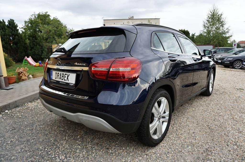 Mercedes-Benz GLA, 2,0 220 135 kW - fotka 4