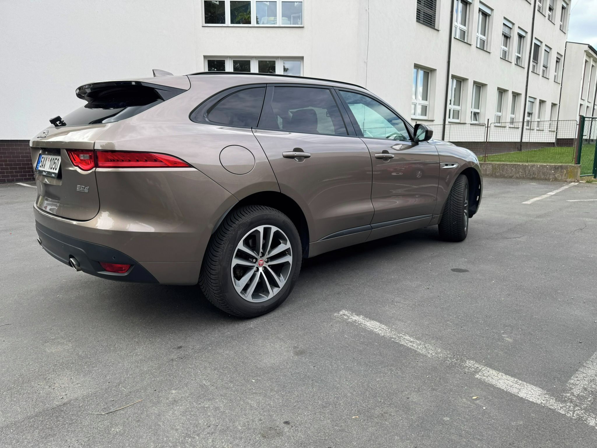 Jaguar F-Pace, Jaguar F-PACE 30d AWD 3.0 V6 - fotka 4