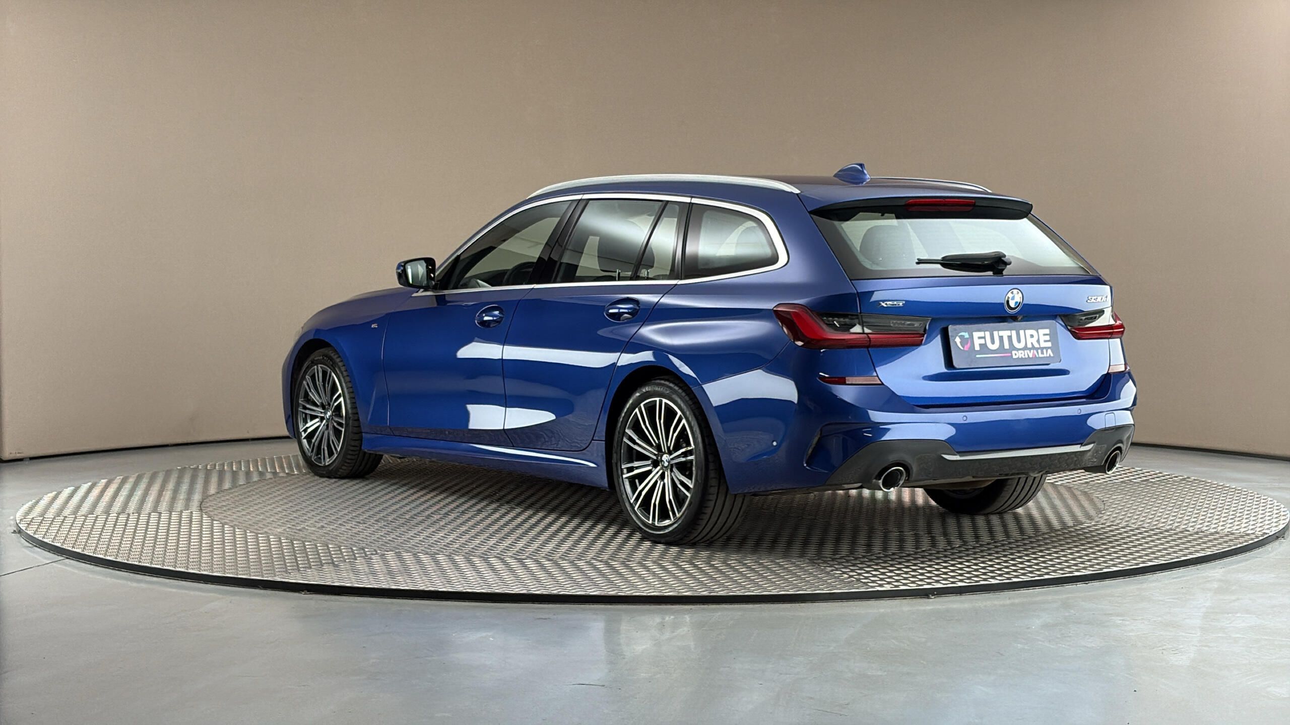 BMW Řada 3, 330d AUT xDrive M-Sport paket - fotka 2