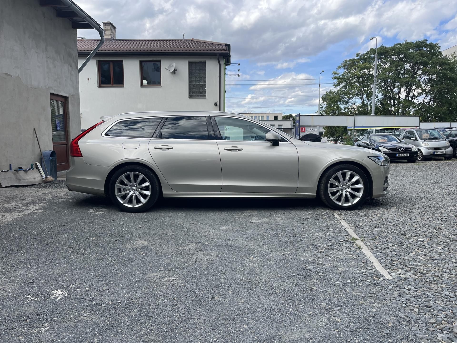 Volvo V90, 2,0 D4 140 Kw 4X4 AUT - fotka 4
