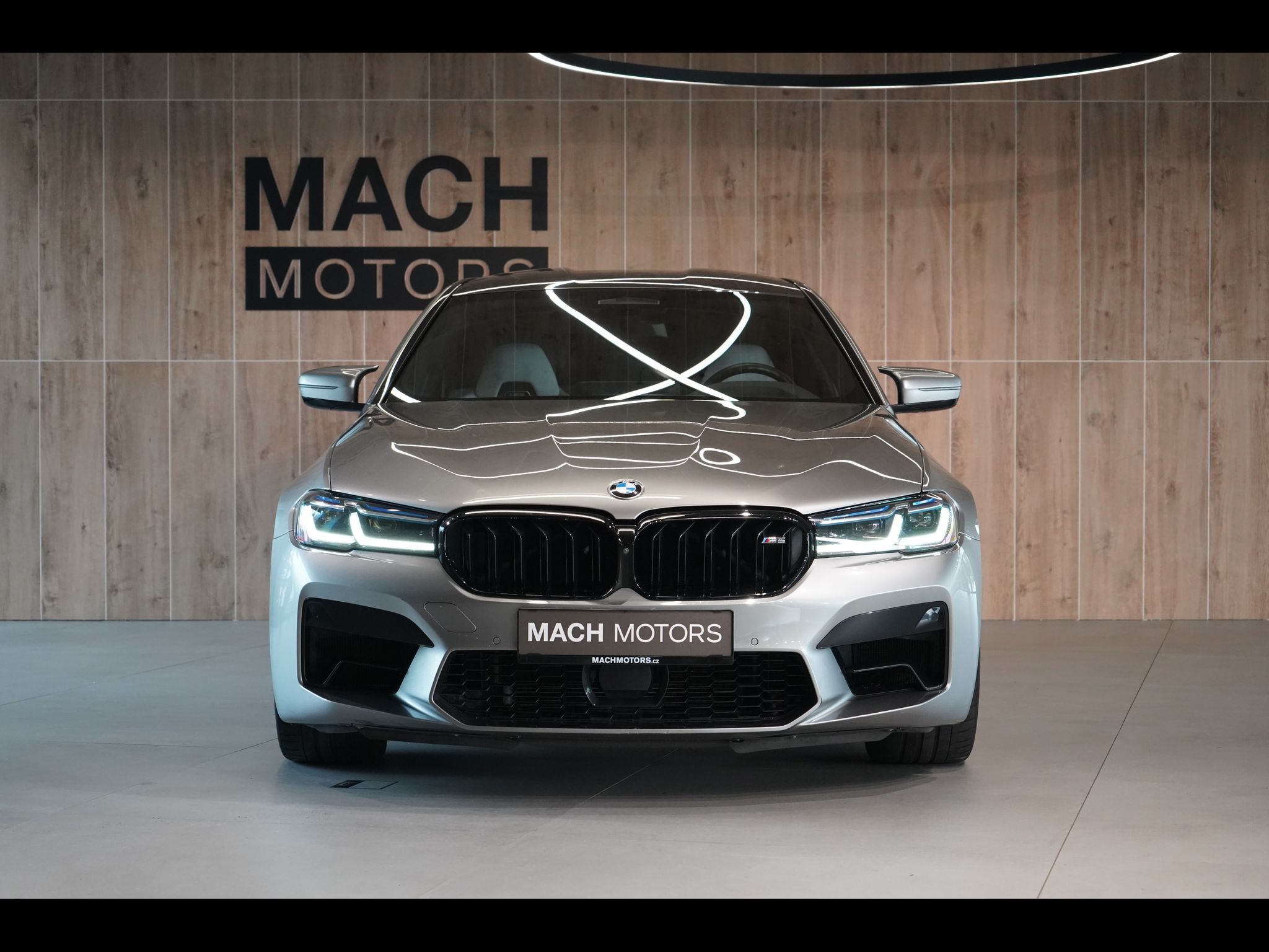BMW M5, Masáž, Ventilace, H/K, Head-up - fotka 3