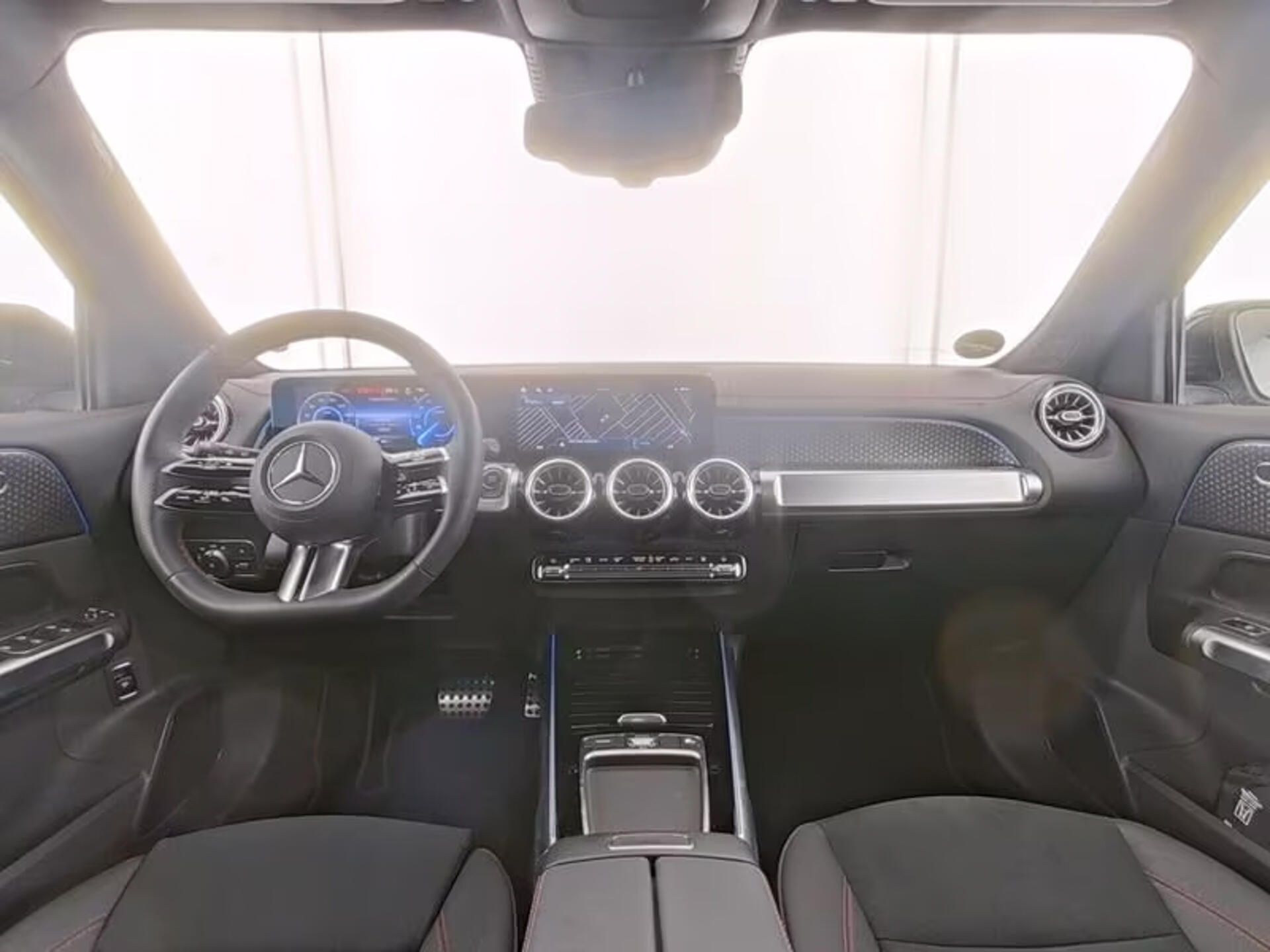 Mercedes-Benz EQB, 300 4M AMG 7míst Pano 360 Dist - fotka 4