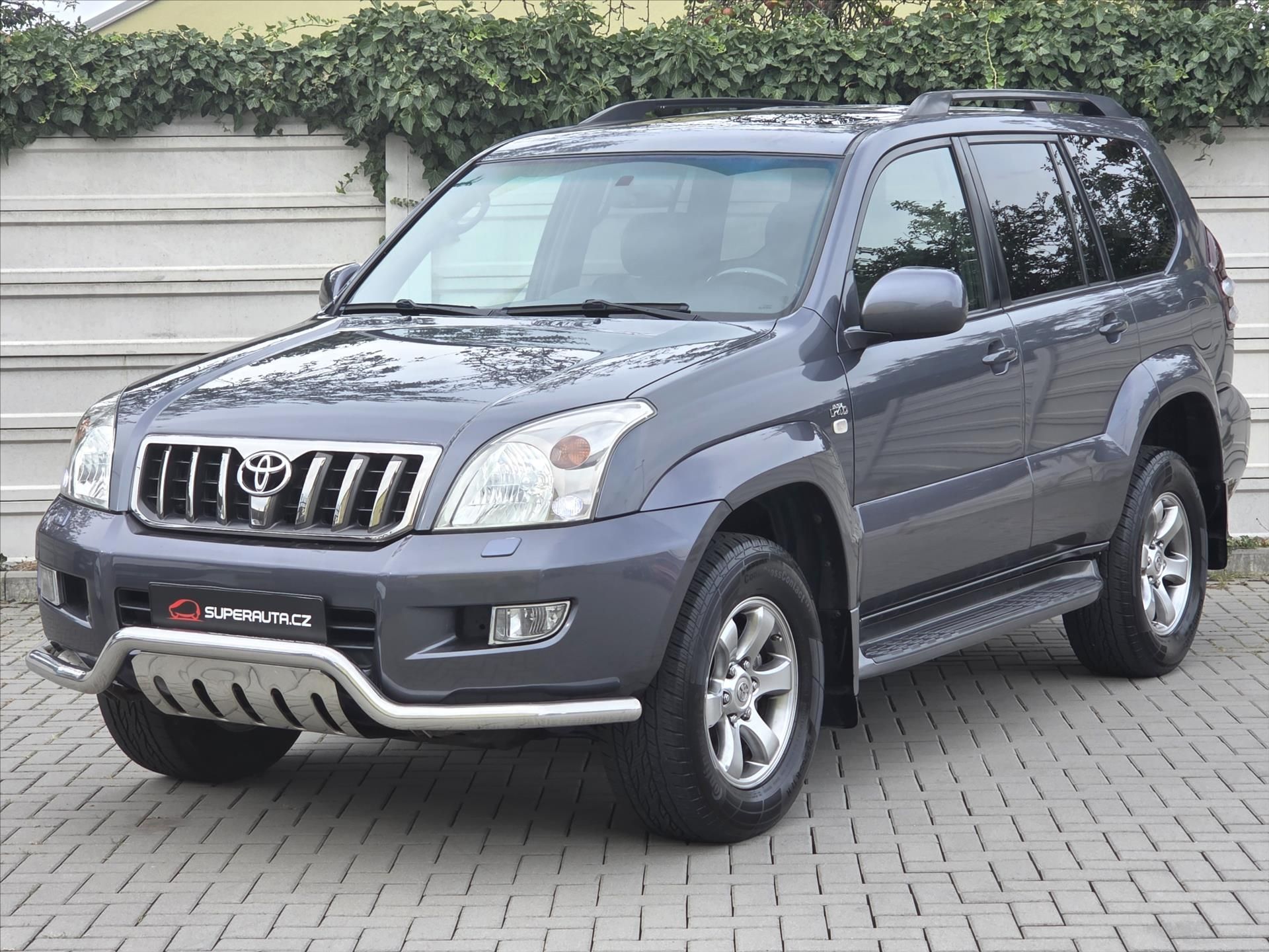 Toyota Land Cruiser, 3,0 D-4D 127kW 8-míst ČR 1.maj - fotka 3