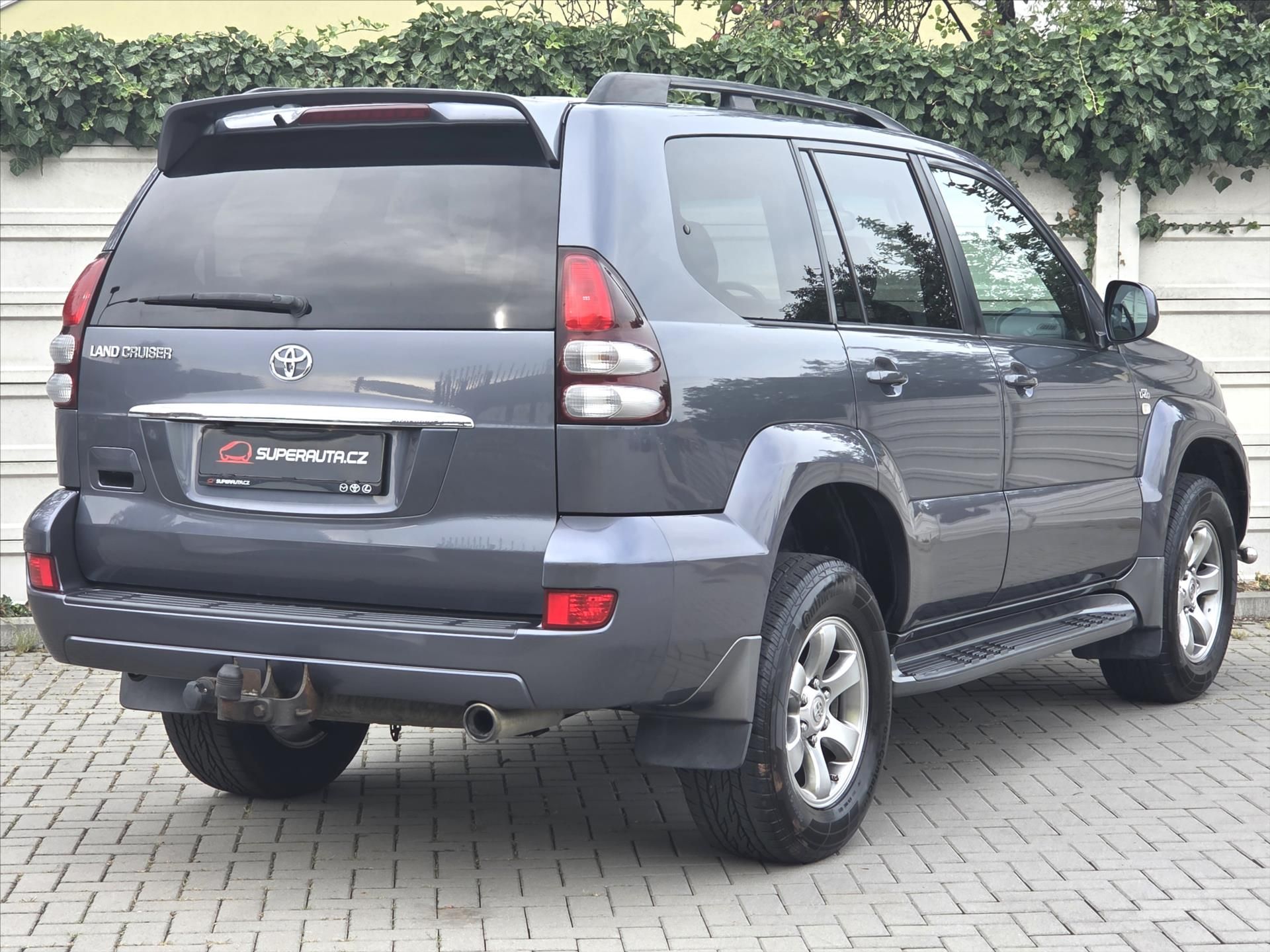 Toyota Land Cruiser, 3,0 D-4D 127kW 8-míst ČR 1.maj - fotka 6