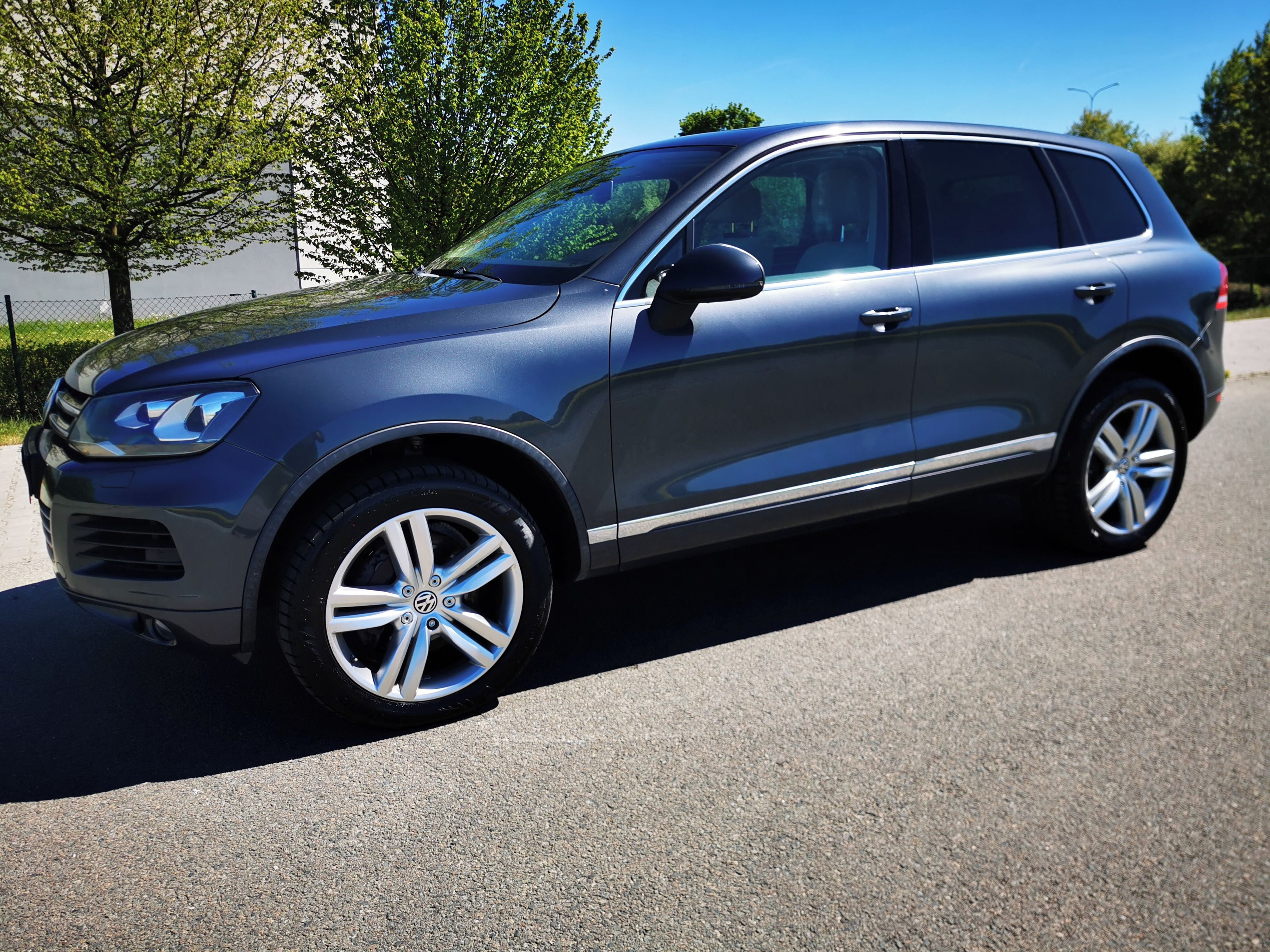 Volkswagen Touareg, 4.2 TDi V8 EXCLUSIVE - fotka 3