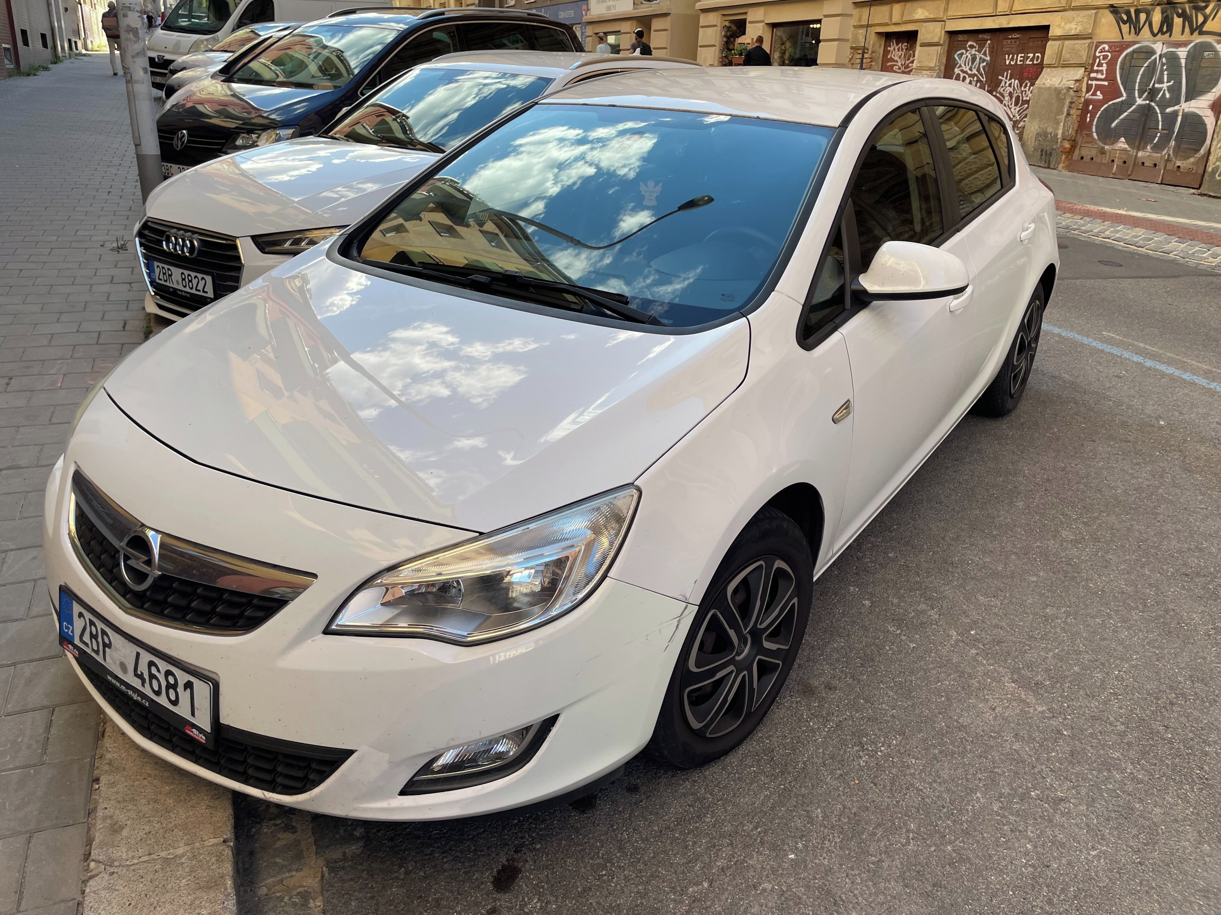 Opel Astra, J 1.4 64 kW - fotka 2