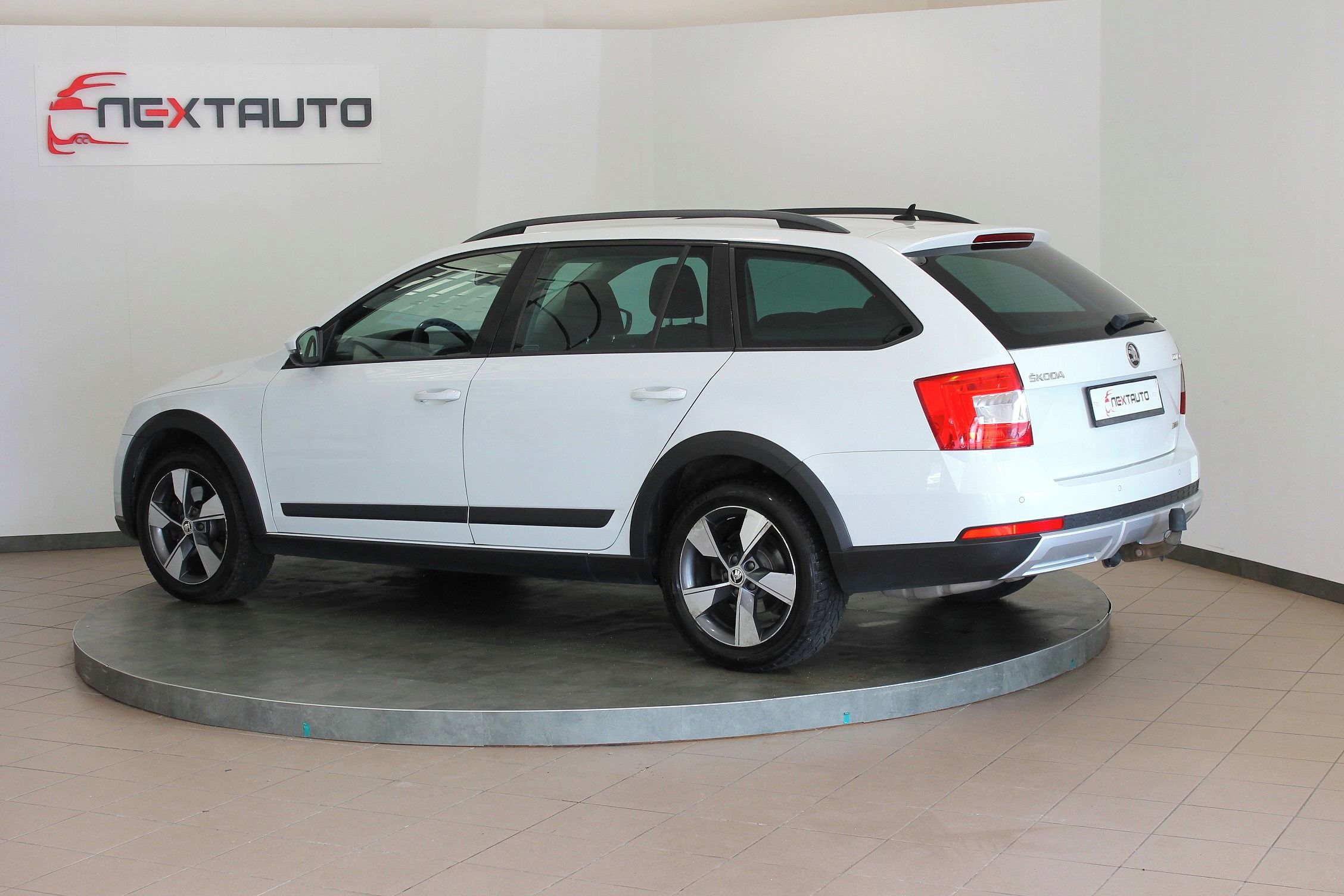 Škoda Octavia, 2.0 TDI 135kW DSG SCOUT, TAŽNÉ - fotka 3