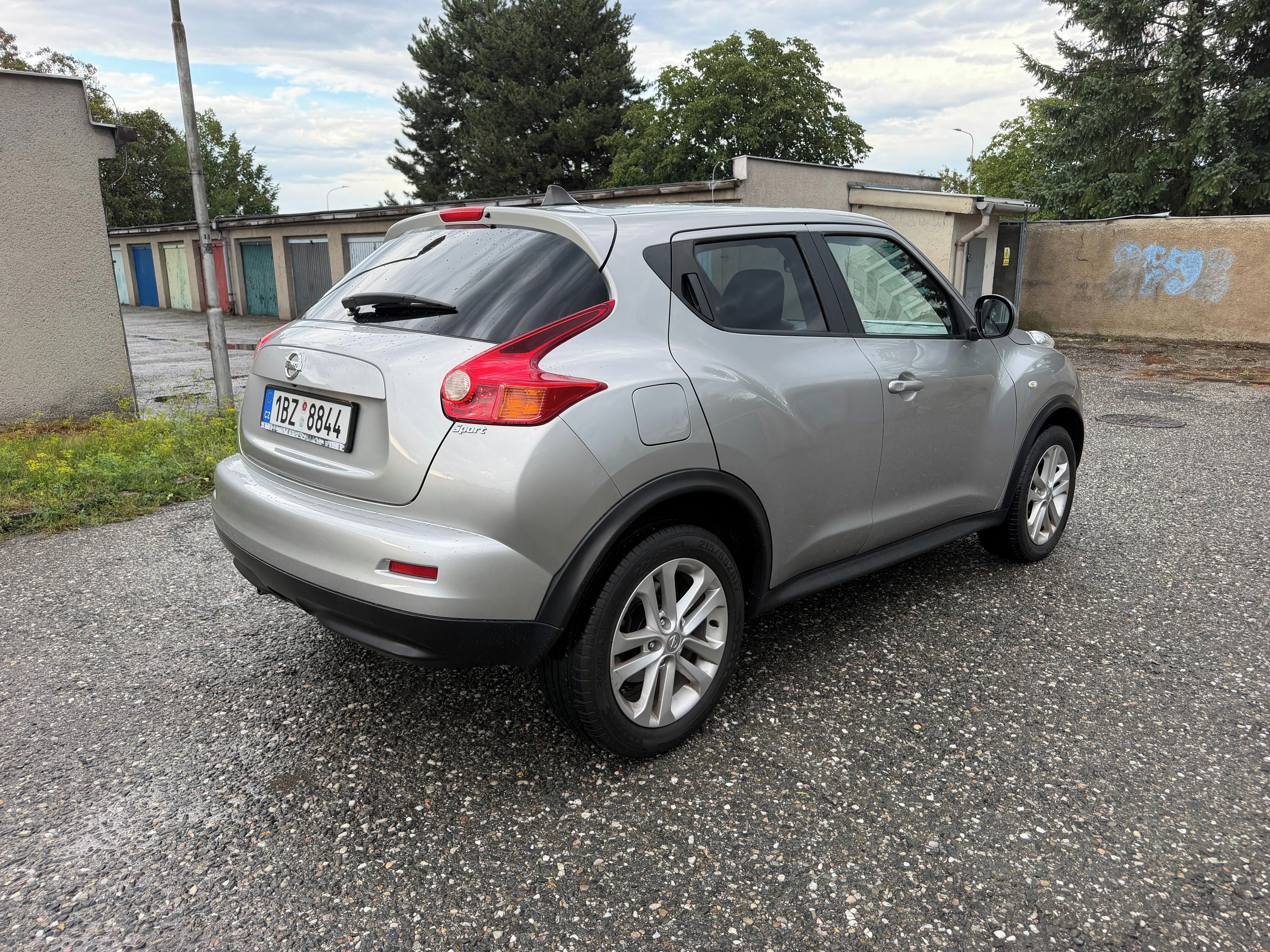Nissan Juke, 1.6i, EXLUSIVE, nová STK - fotka 2