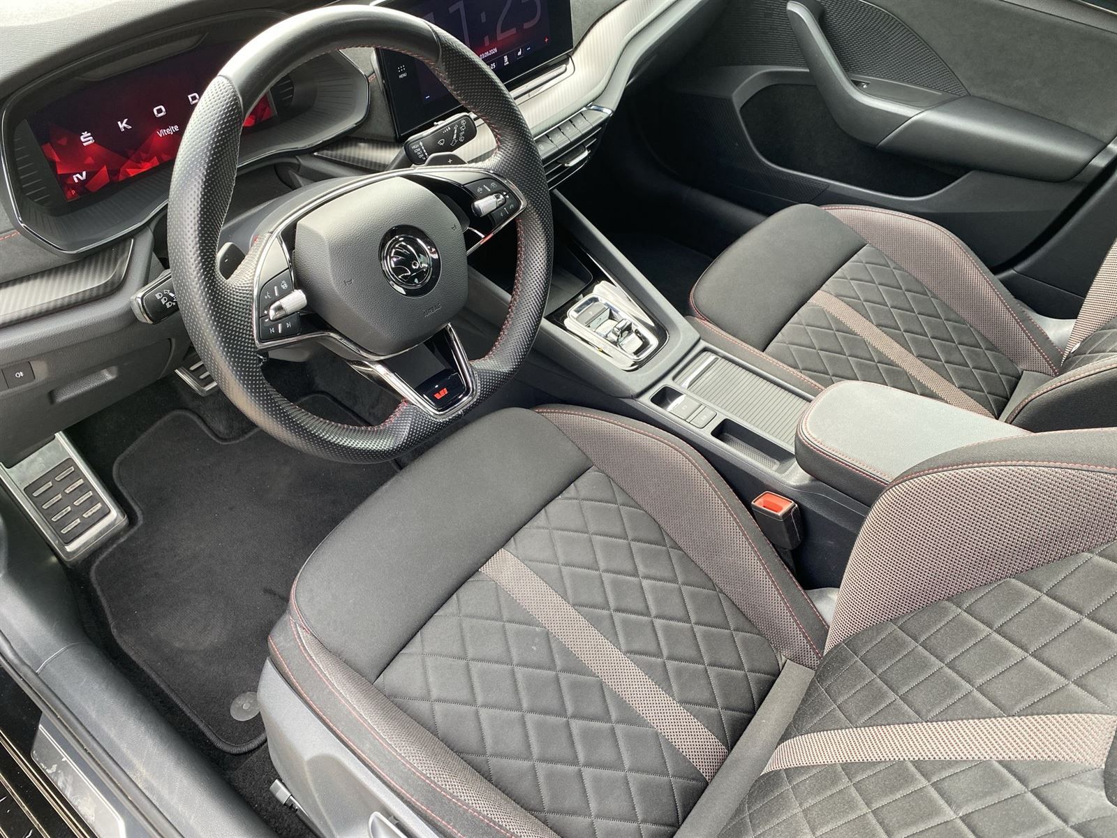 Škoda Octavia, Combi 1.4 TSI iV DSG RS - fotka 6
