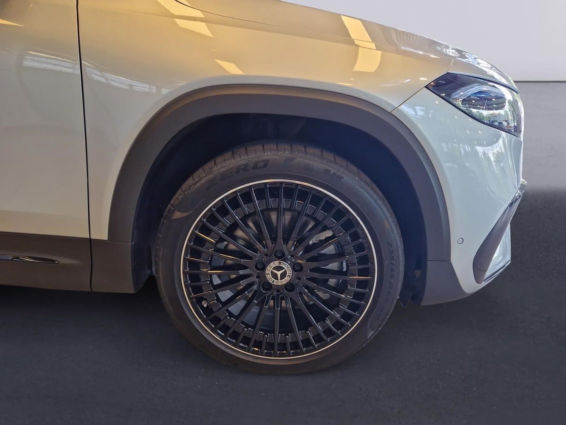 Mercedes-Benz EQB, 250+ AMG 7míst Pano HuD Burm - fotka 5