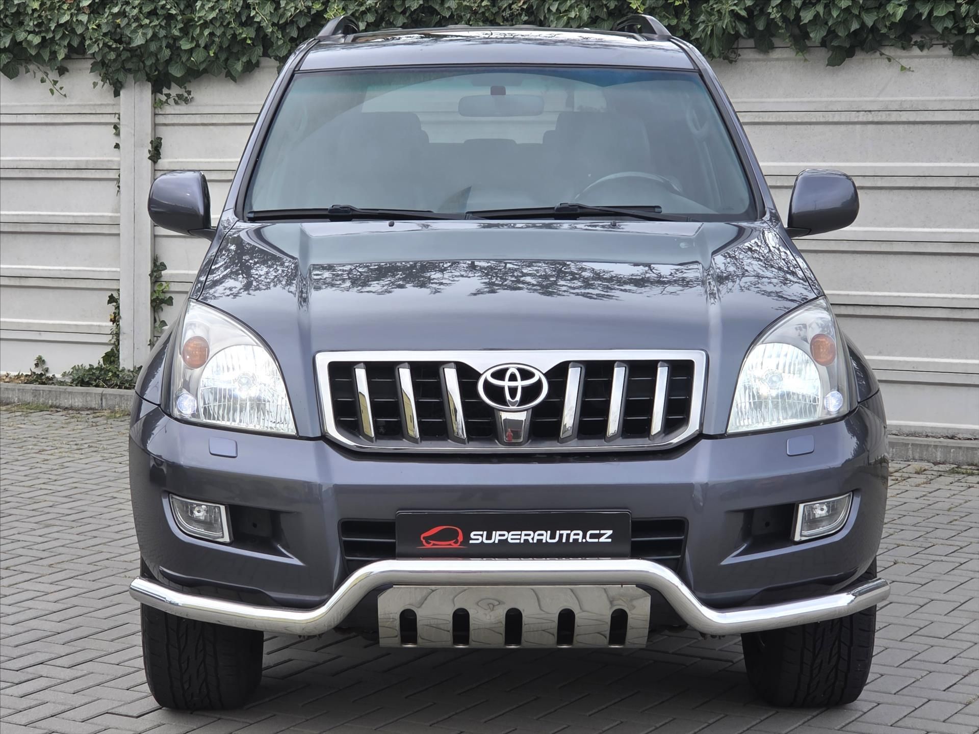 Toyota Land Cruiser, 3,0 D-4D 127kW 8-míst ČR 1.maj - fotka 2