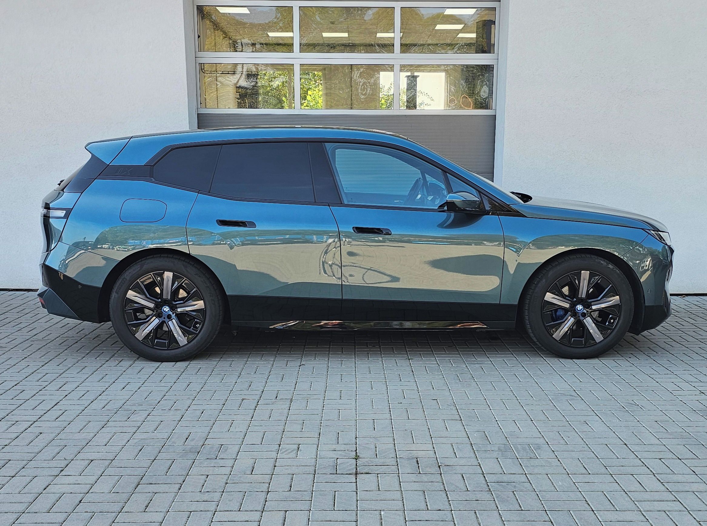 BMW iX, xDrive50, SoH94% - fotka 5