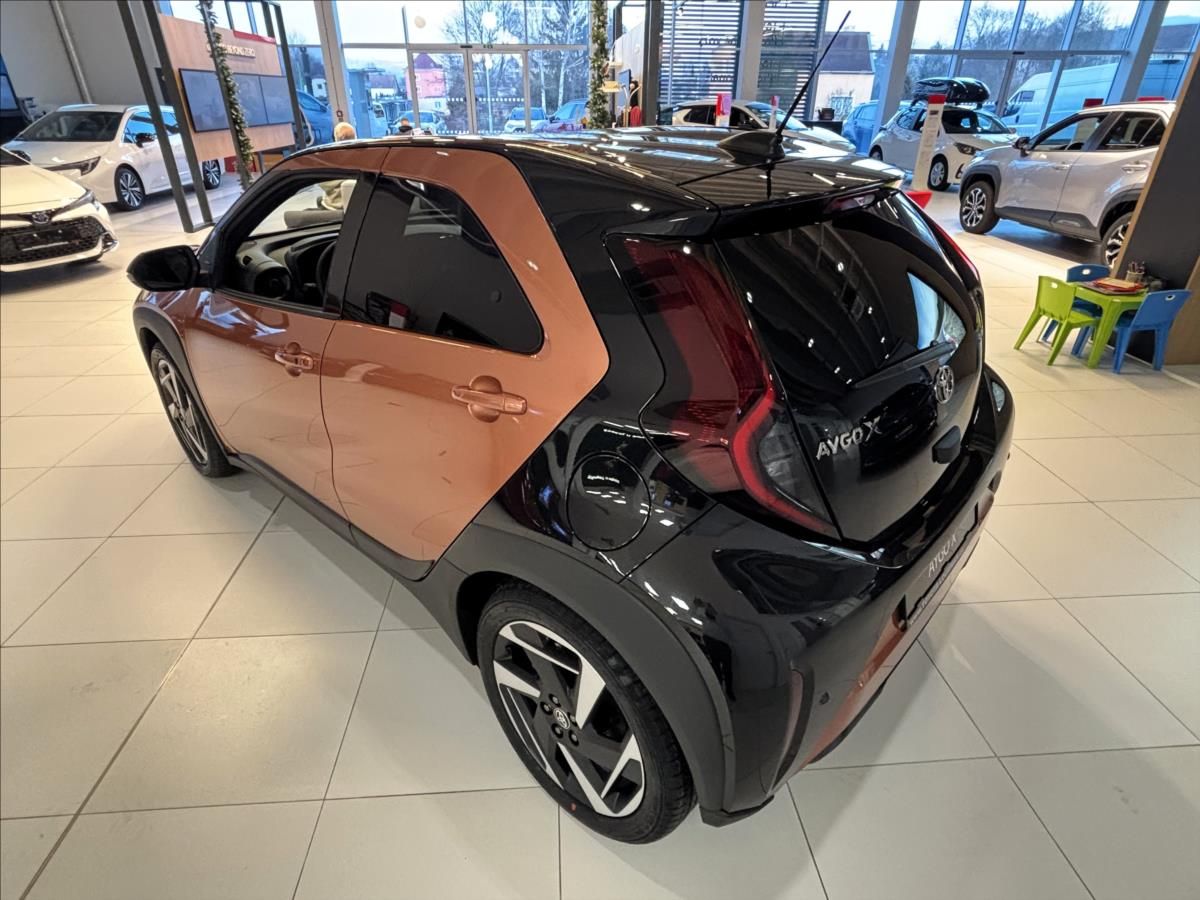 Toyota Aygo, 1,5   X Executive 2026 - fotka 5