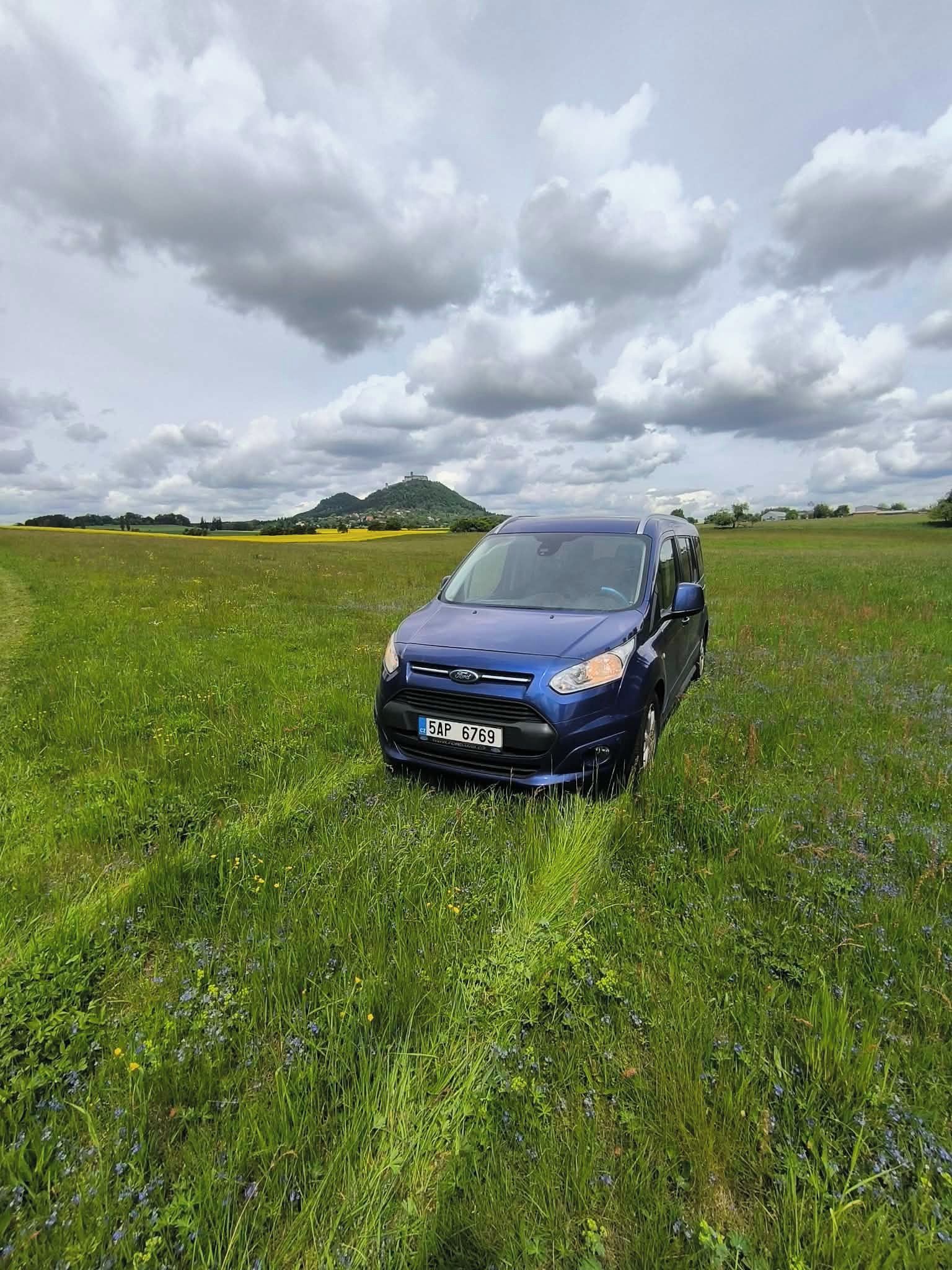 Ford Tourneo Connect, 1,5 TDCi, 74 kW 7 míst - fotka 2