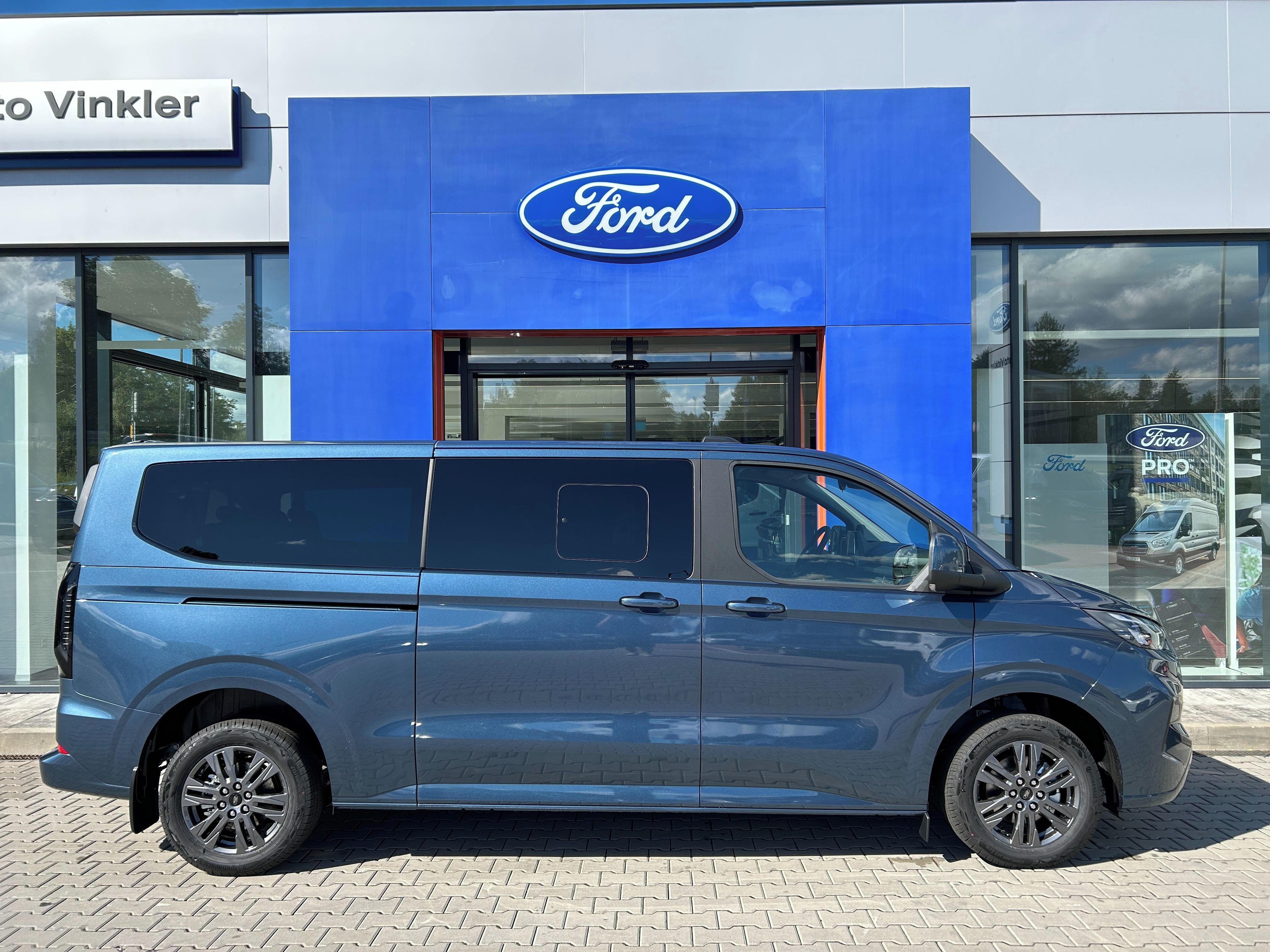 Ford Tourneo Custom, Titanium L2 2.0 EcoBlue 110 kW - fotka 3