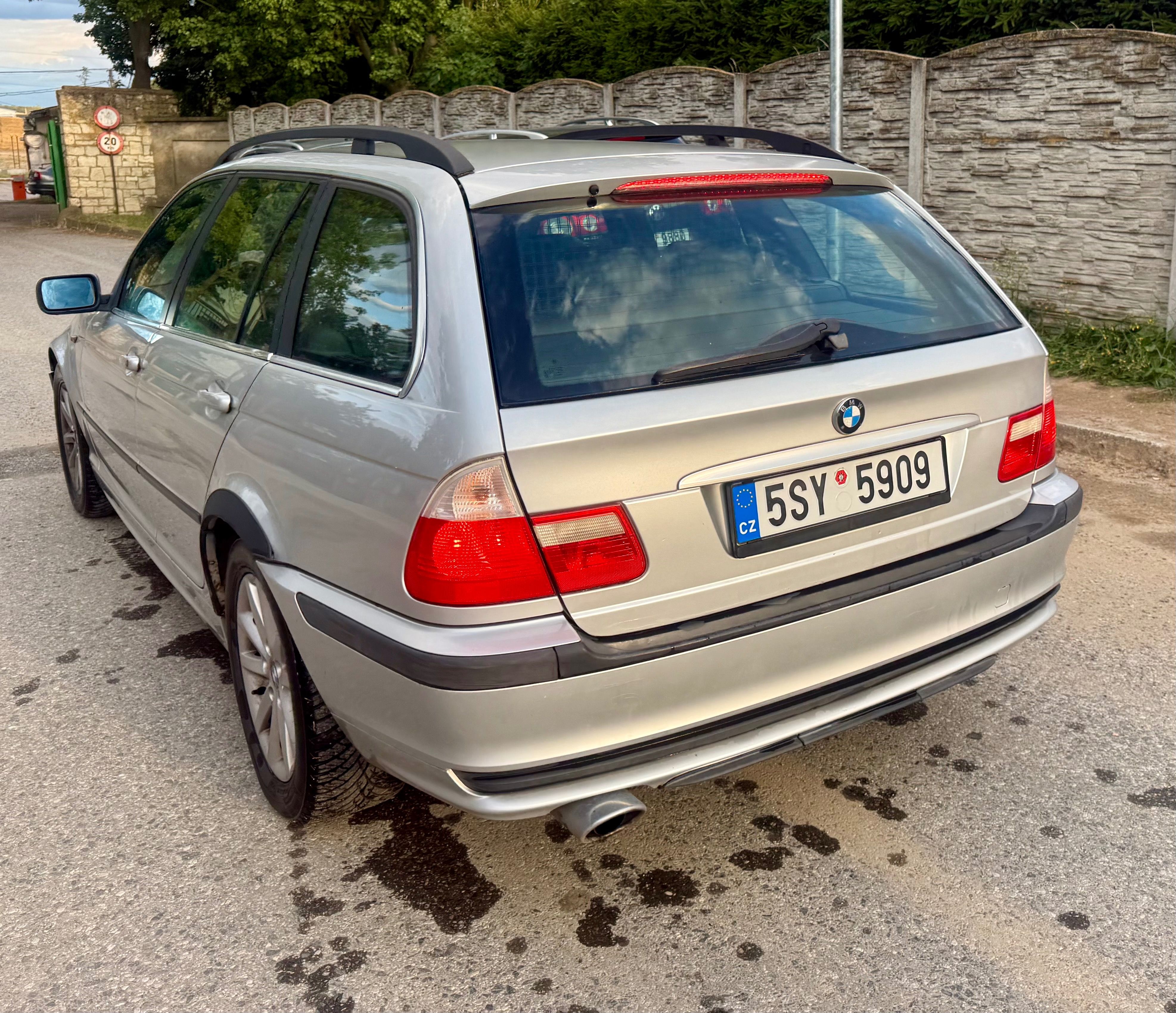 BMW Řada 3, BMW 318i kombi - fotka 3