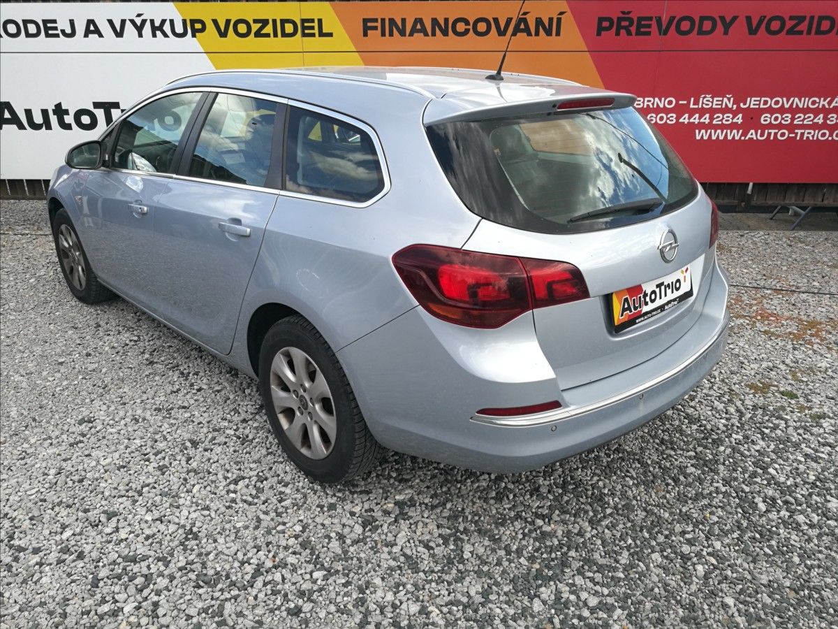 Opel Astra, 1,6 CDTi kombi - fotka 4