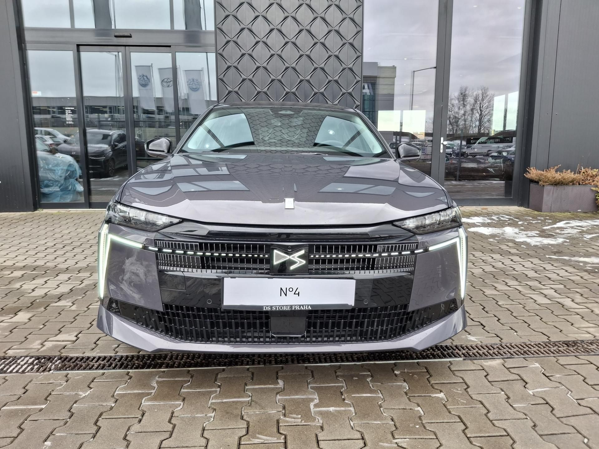 DS 4, N°4 JULES VERNE HYBRID 145 - fotka 3