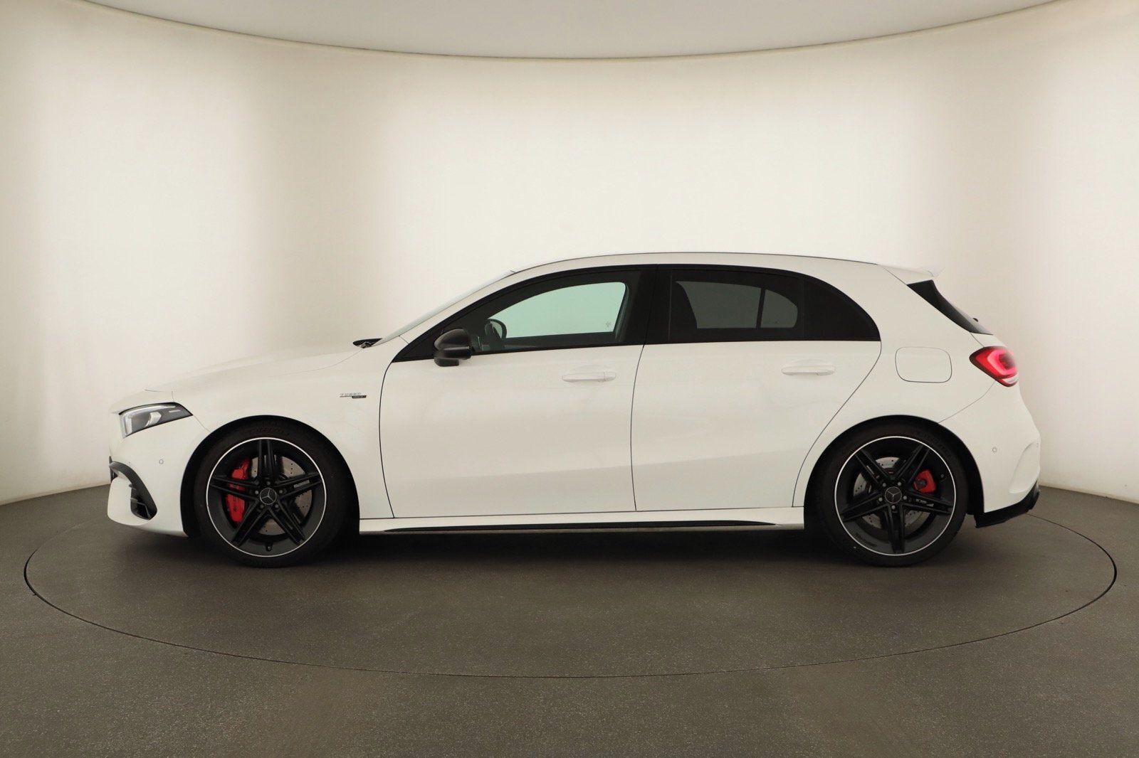 Mercedes-Benz Třídy A, 45S AMG 4MATIC+, AMG line - fotka 2