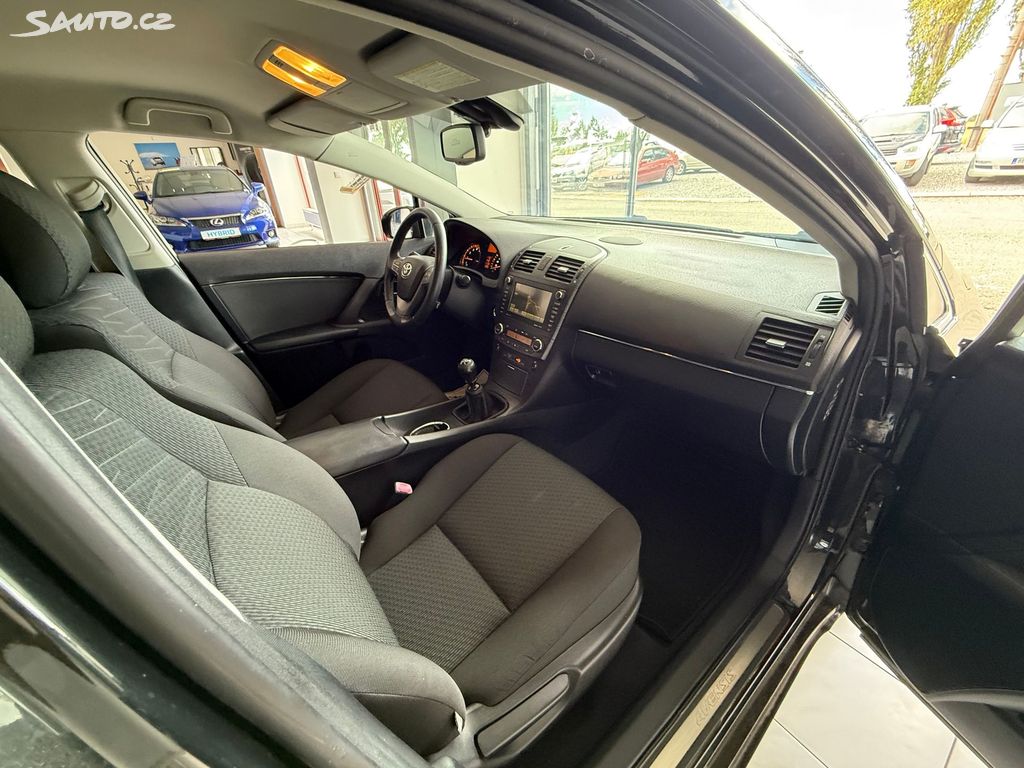 Toyota Avensis, fotka 21