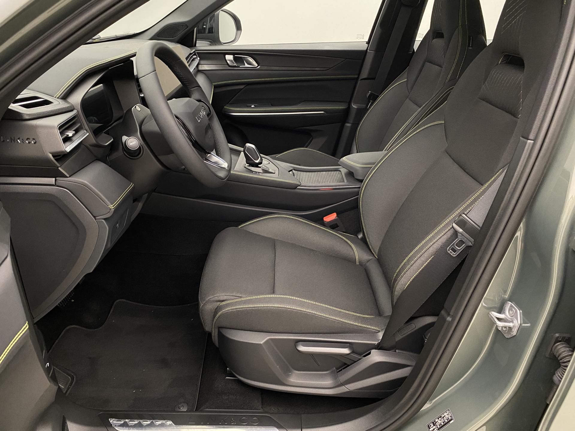 Lynk & Co 01, CORE PHEV AUT CZ 1.maj - fotka 3