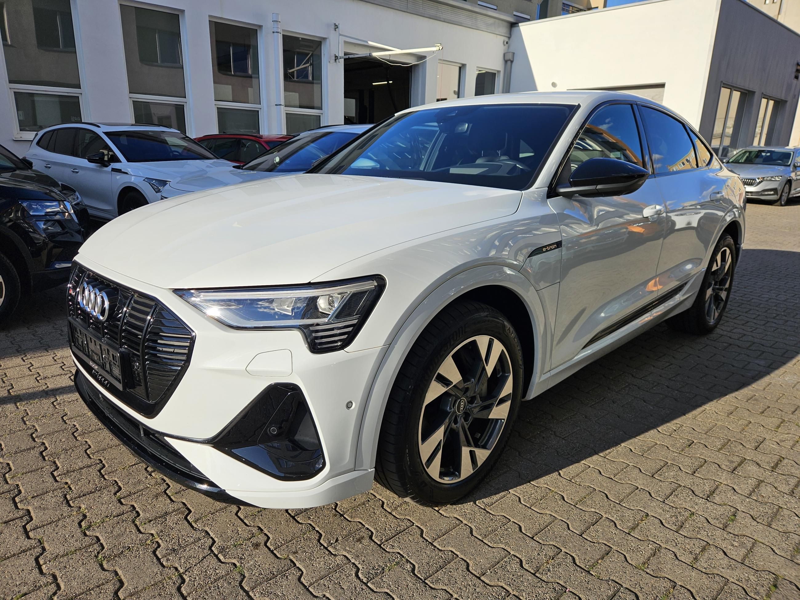 Audi e-tron, Sportback 50 S-line 4x4 Tažné - fotka 4