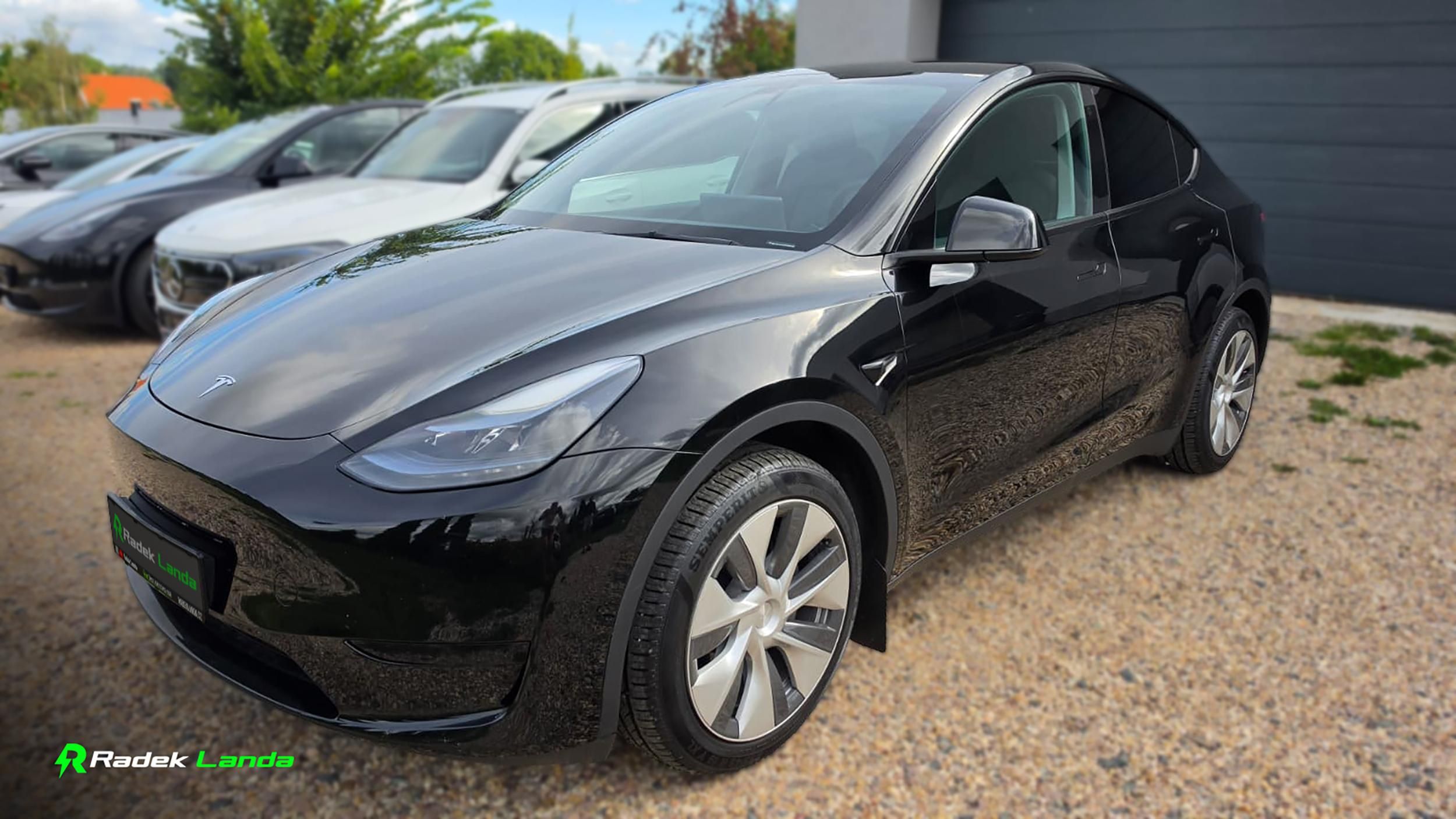 Tesla Model Y, Standard Range | LFP, RWD, AMD - fotka 3