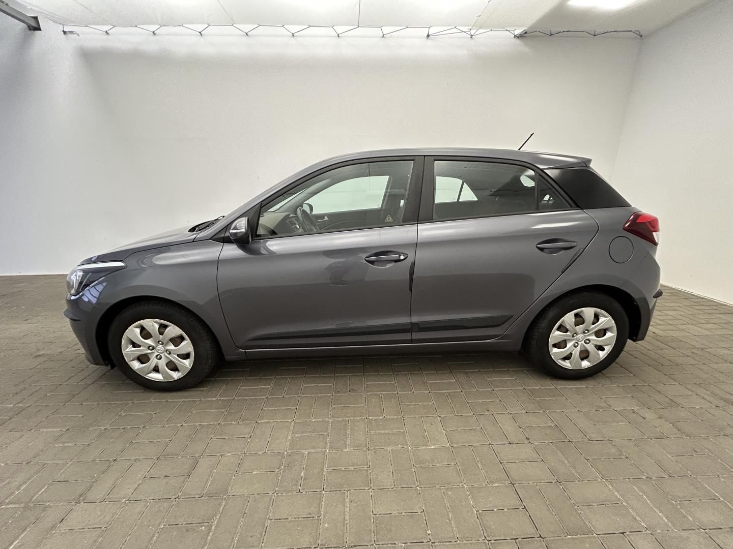 Hyundai i20, 1.2i 62kW Comfort - fotka 3