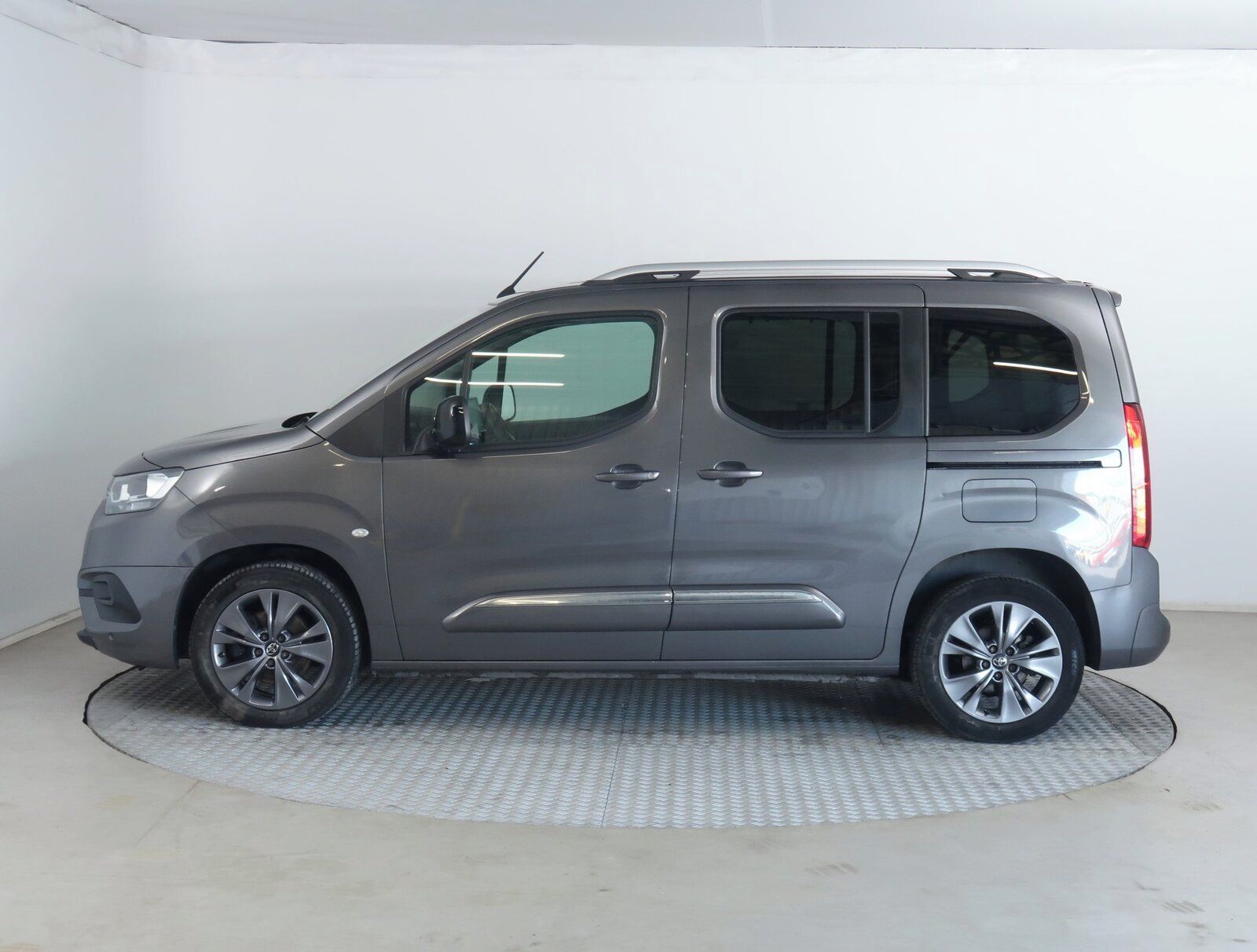 Toyota Proace City Verso, 1.2 T, 5Míst, Klima, ČR, 1Maj - fotka 3
