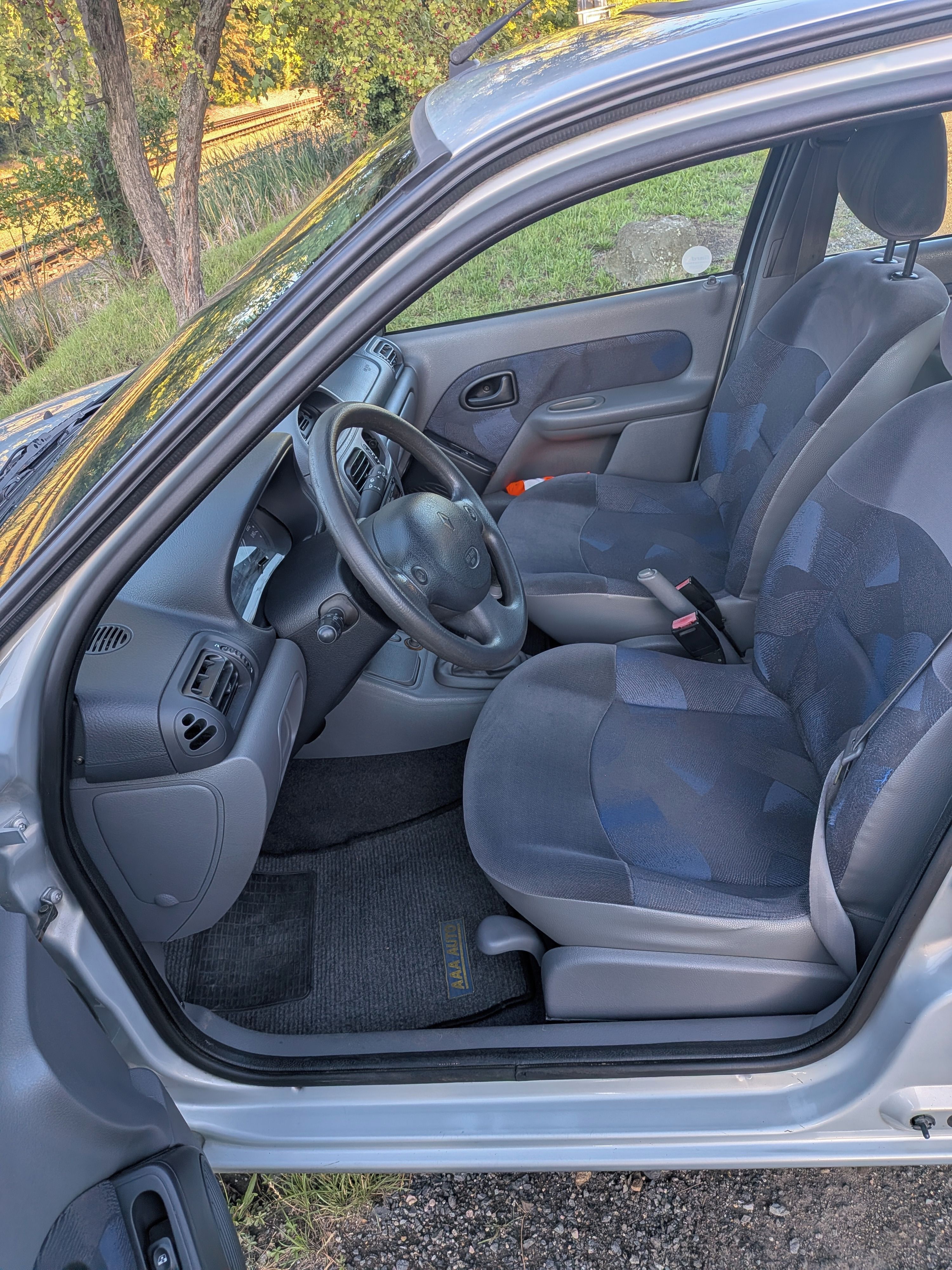 Renault Clio, 1,4 55kW - fotka 6