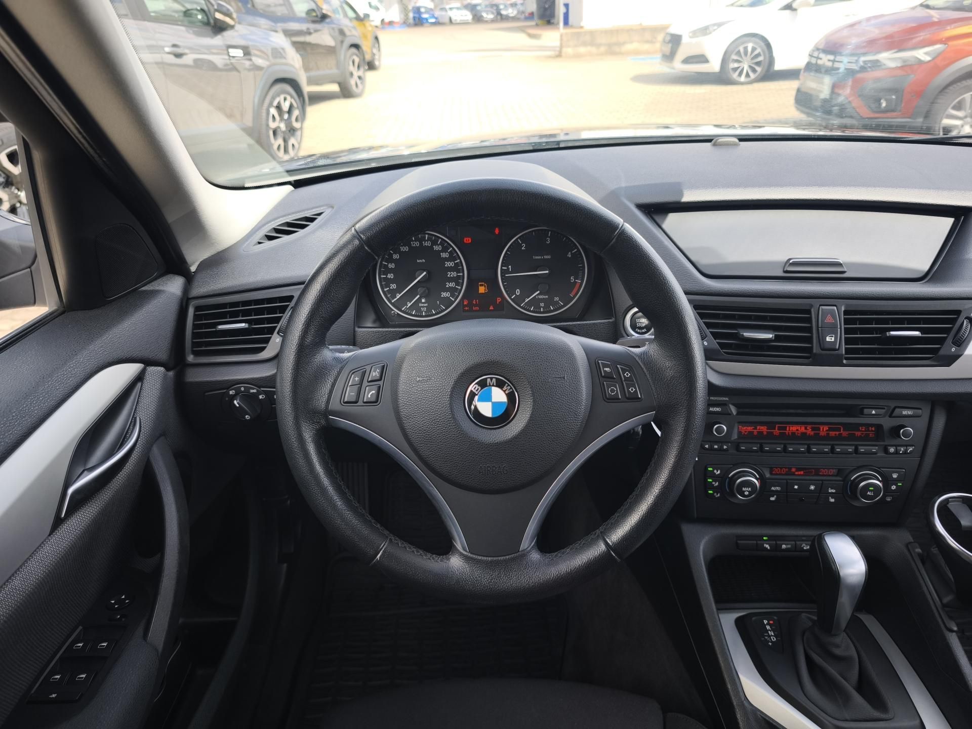 BMW X1, 2011 ČR 2.0d 150kW 2.MAJITEL - fotka 6