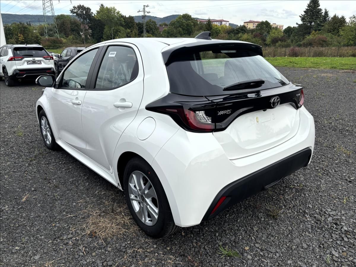 Toyota Yaris, 1,5   Comfort HEV 116 CVT - fotka 5