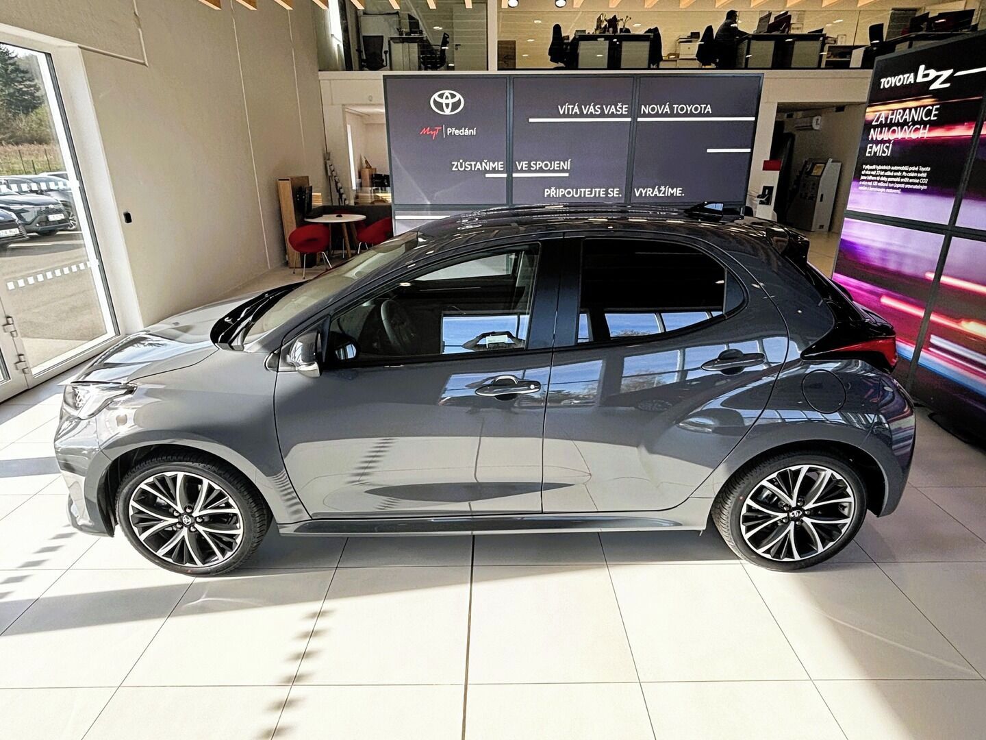 Toyota Yaris, 1,5   Style HEV 116 CVT - fotka 4