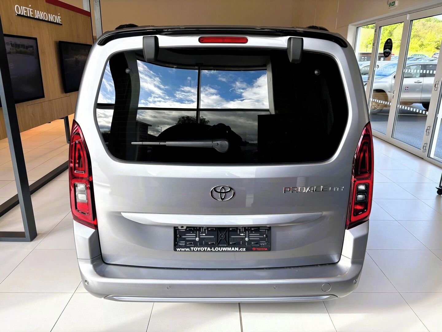 Toyota Proace City Verso, 1,5   LWB 1.5D 130 AT VIP - fotka 5