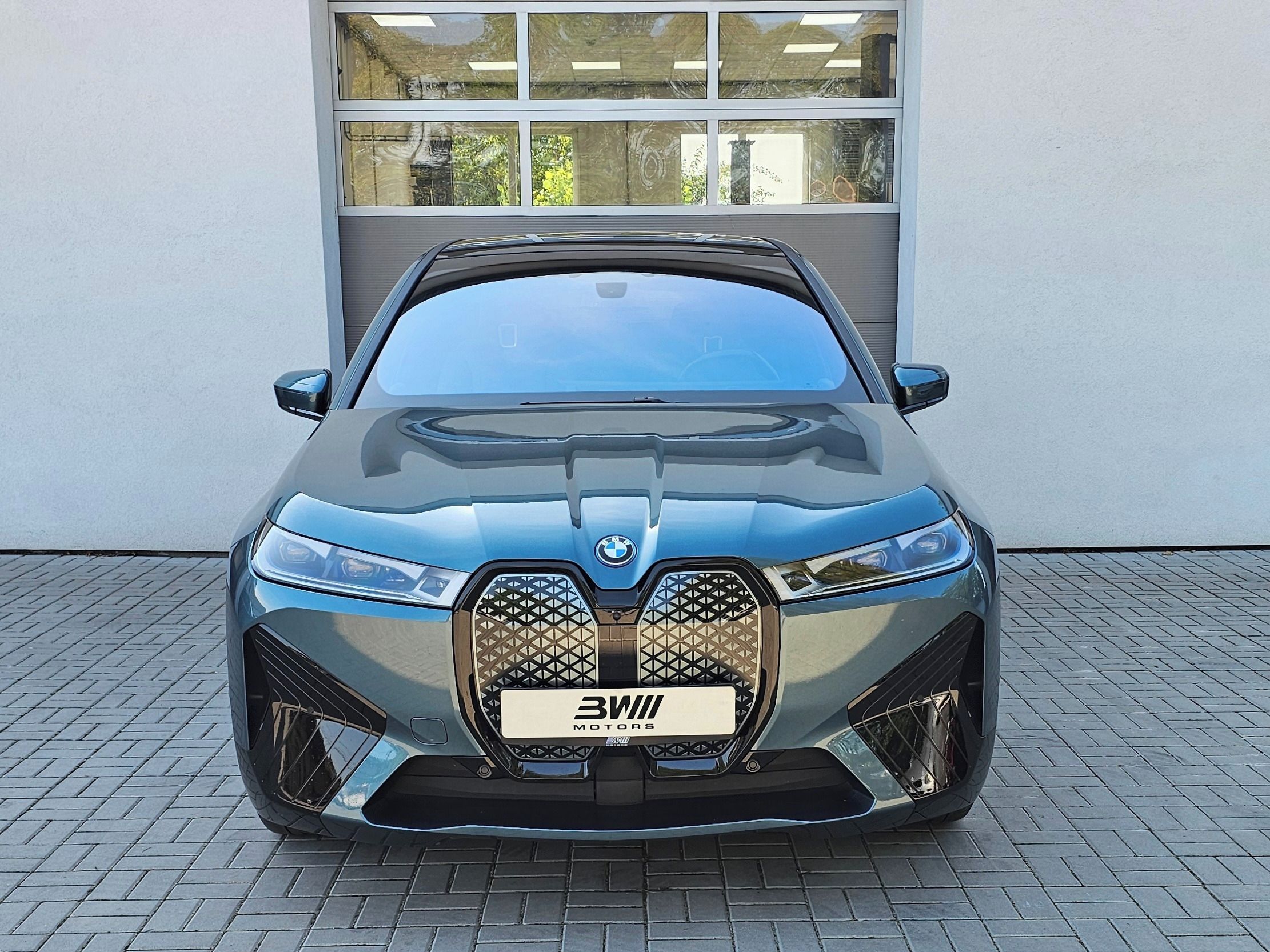 BMW iX, xDrive50, SoH94% - fotka 2