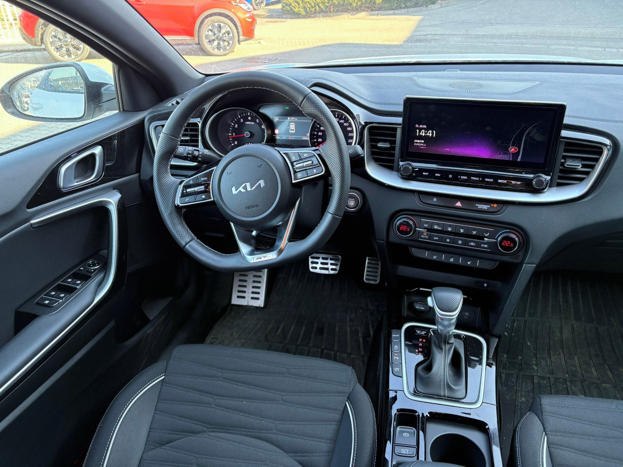 Kia XCee´d, 1,6 T-GDi GPF 7DCT GT-LINE 132 - fotka 4