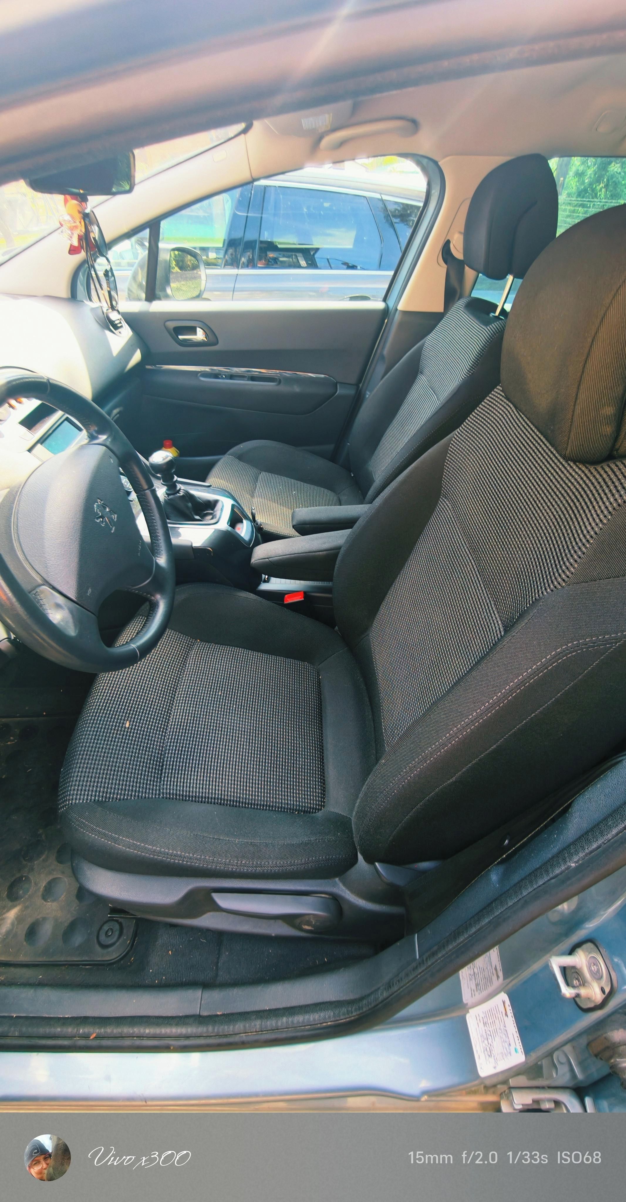 Peugeot 5008, 1,6 benzín turbo - fotka 4
