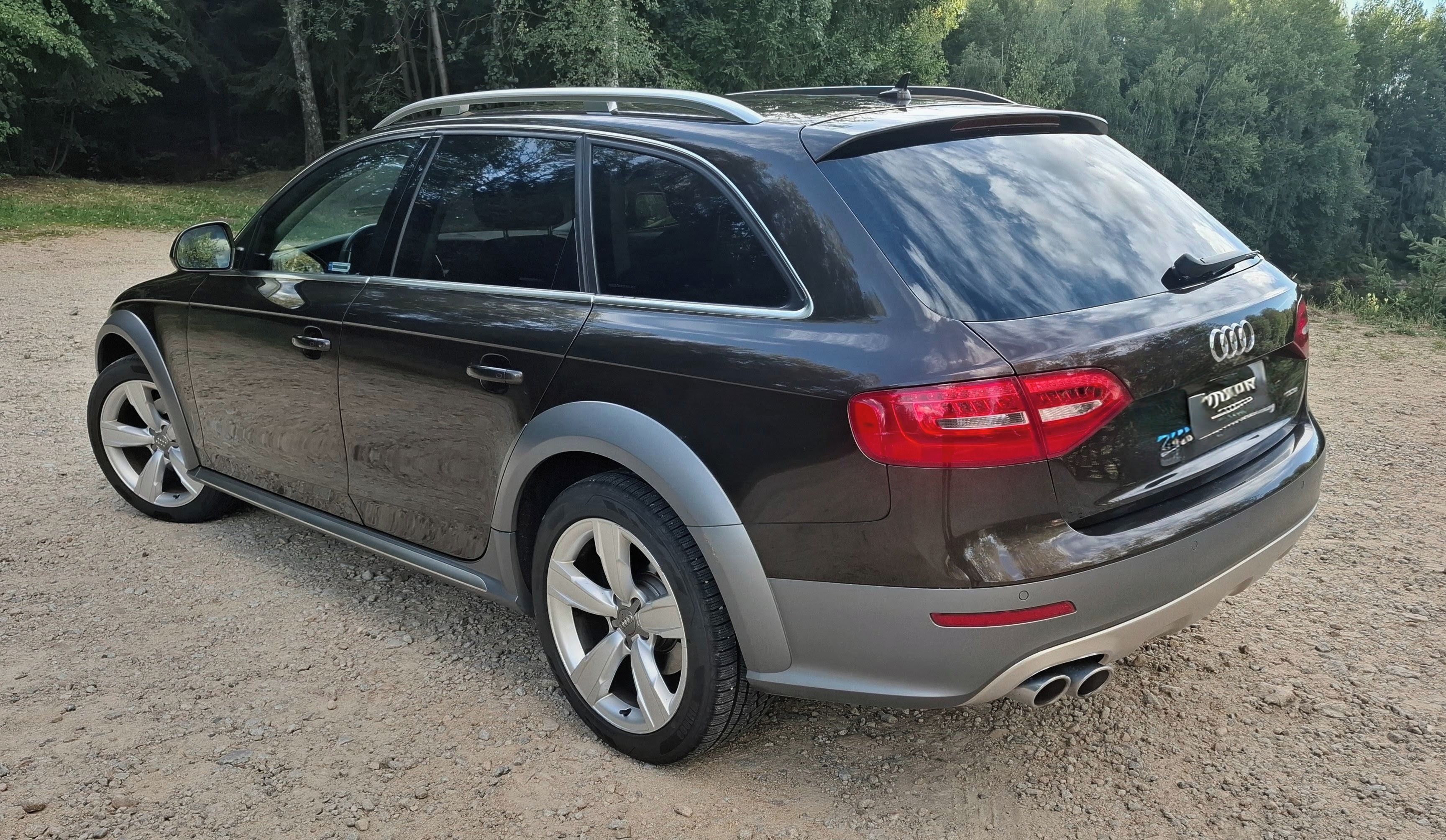 Audi A4 allroad, 2,0 TDi 130 kW 4x4 manuál ČR - fotka 3