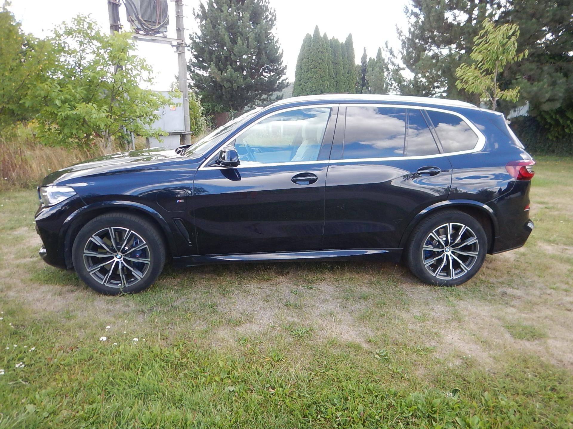 BMW X5, xDrive45e, ČR, 1. MAJ.