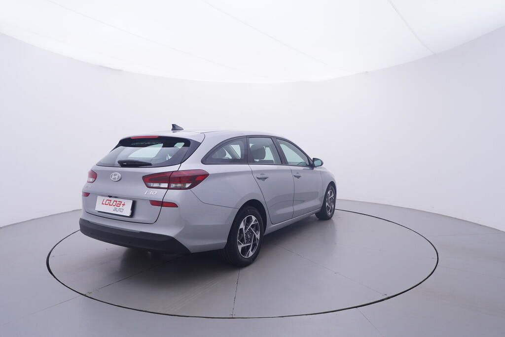 Hyundai i30, Start 1.0 GDI 73 kW - fotka 5