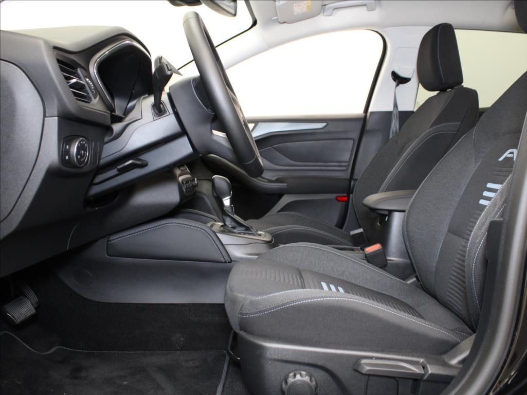Ford Focus, 1,0 EB 155k. AT Active 9770km! - fotka 6