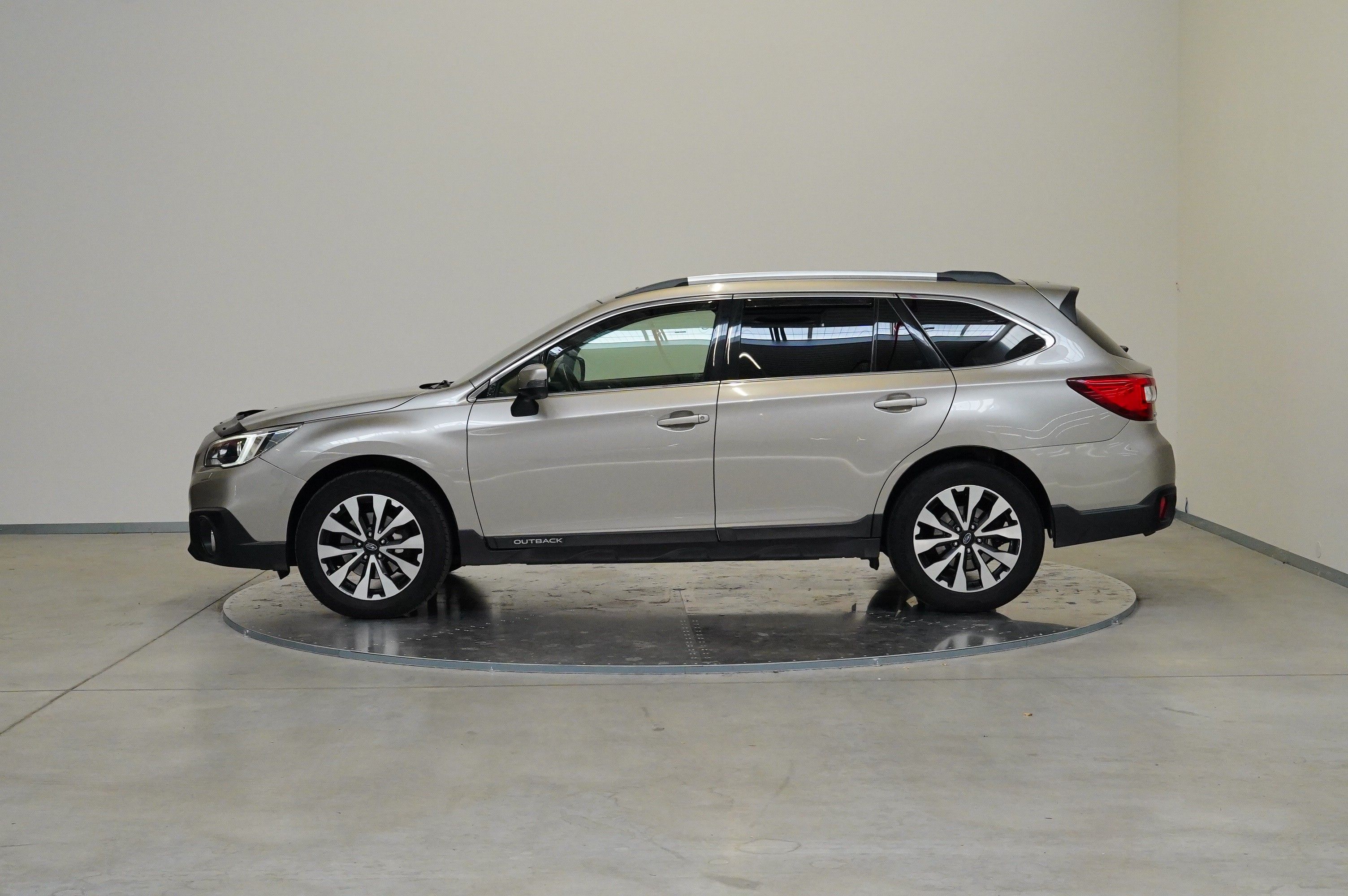 Subaru Outback, 2.0D 110 kW - fotka 3