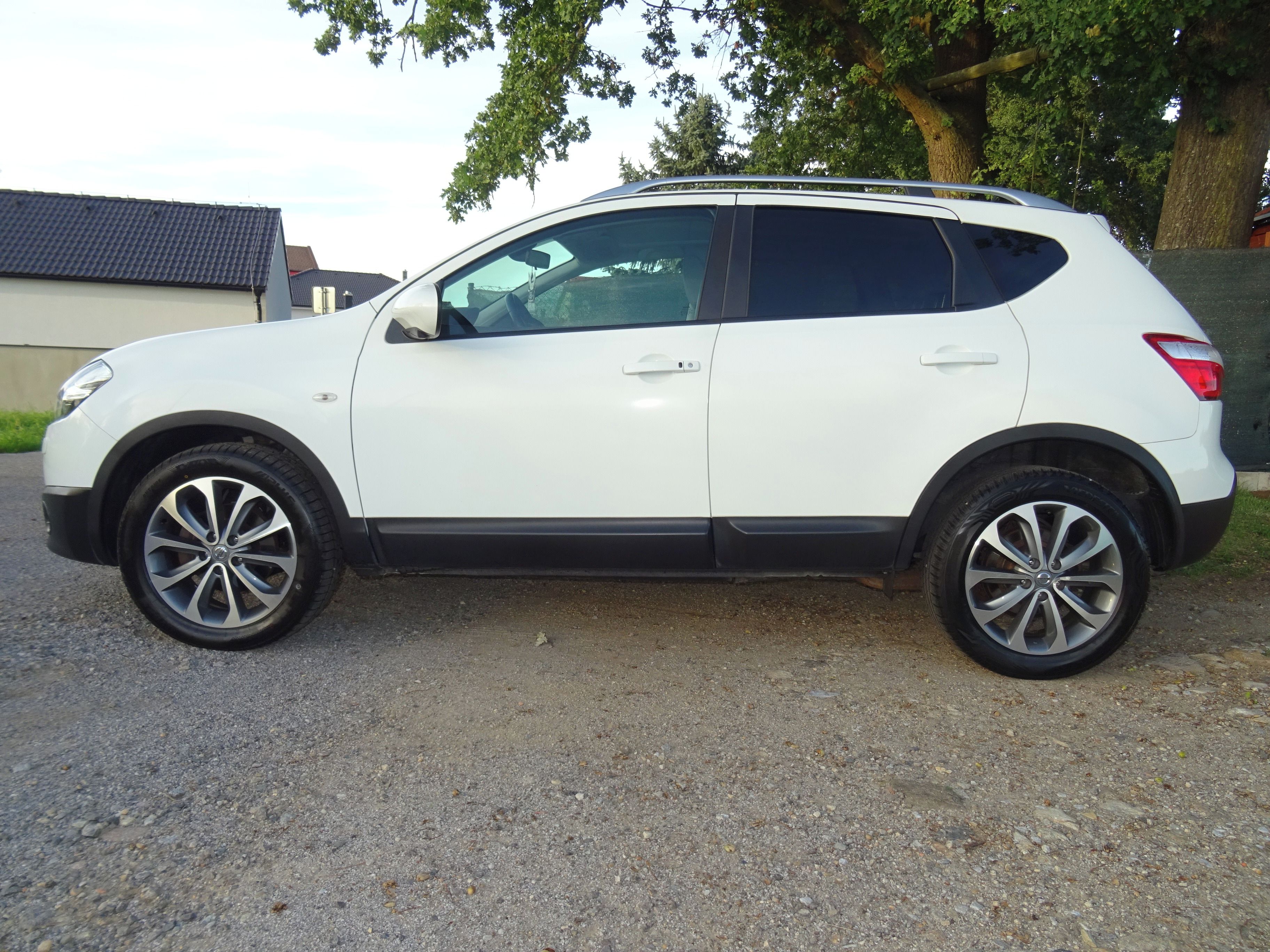 Nissan Qashqai, 2,0 dCi 4x4 tažné,pěkná výbava - fotka 6