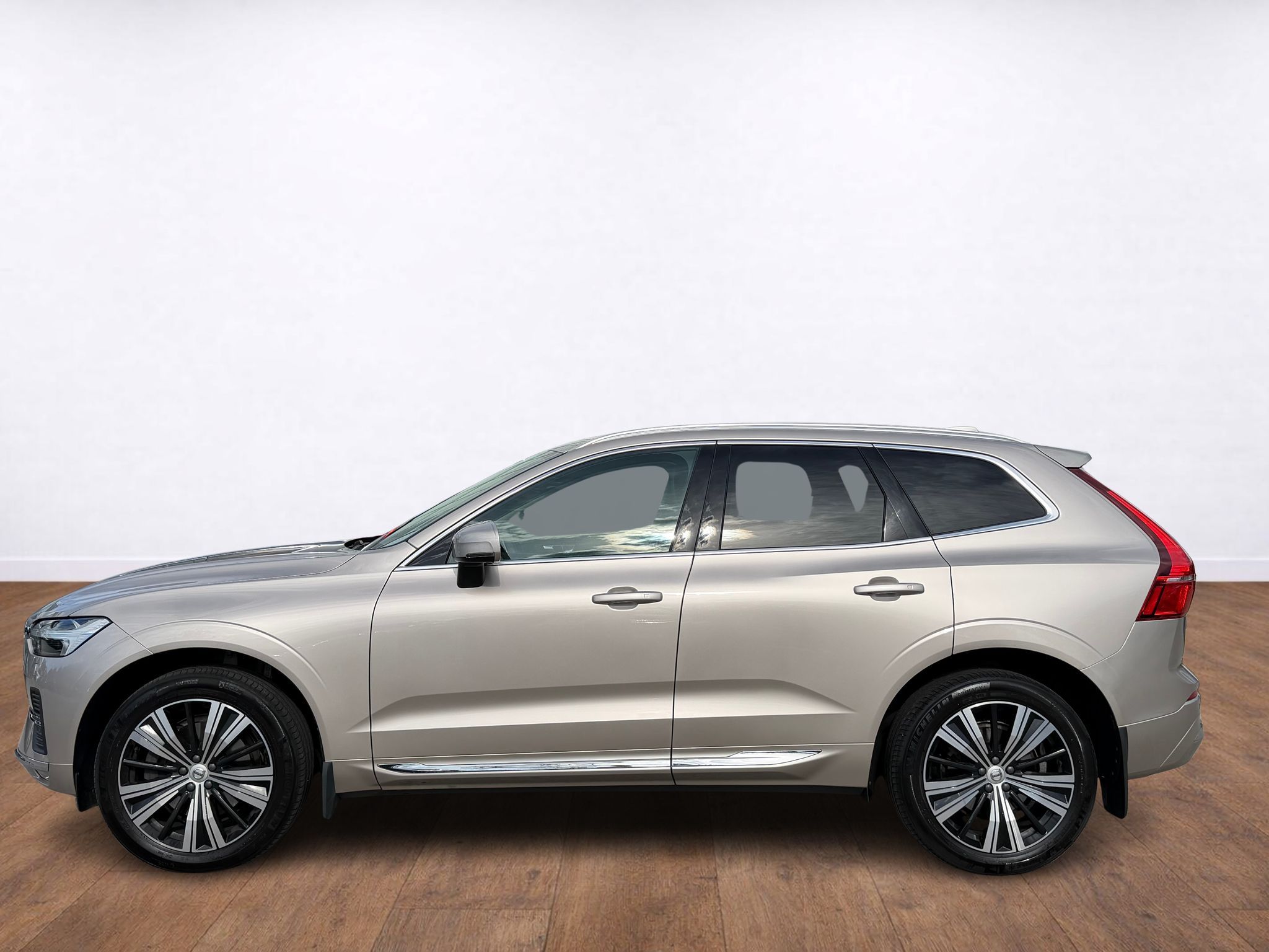 Volvo XC60, PLUS Bright B5 AWD - fotka 2