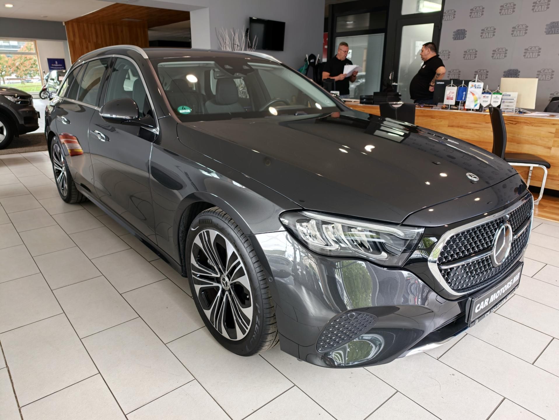 Mercedes-Benz Třídy E, 300de 4M Avantgarde kombi - fotka 4