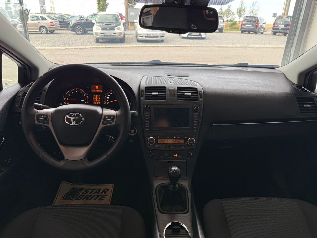 Toyota Avensis, fotka 22