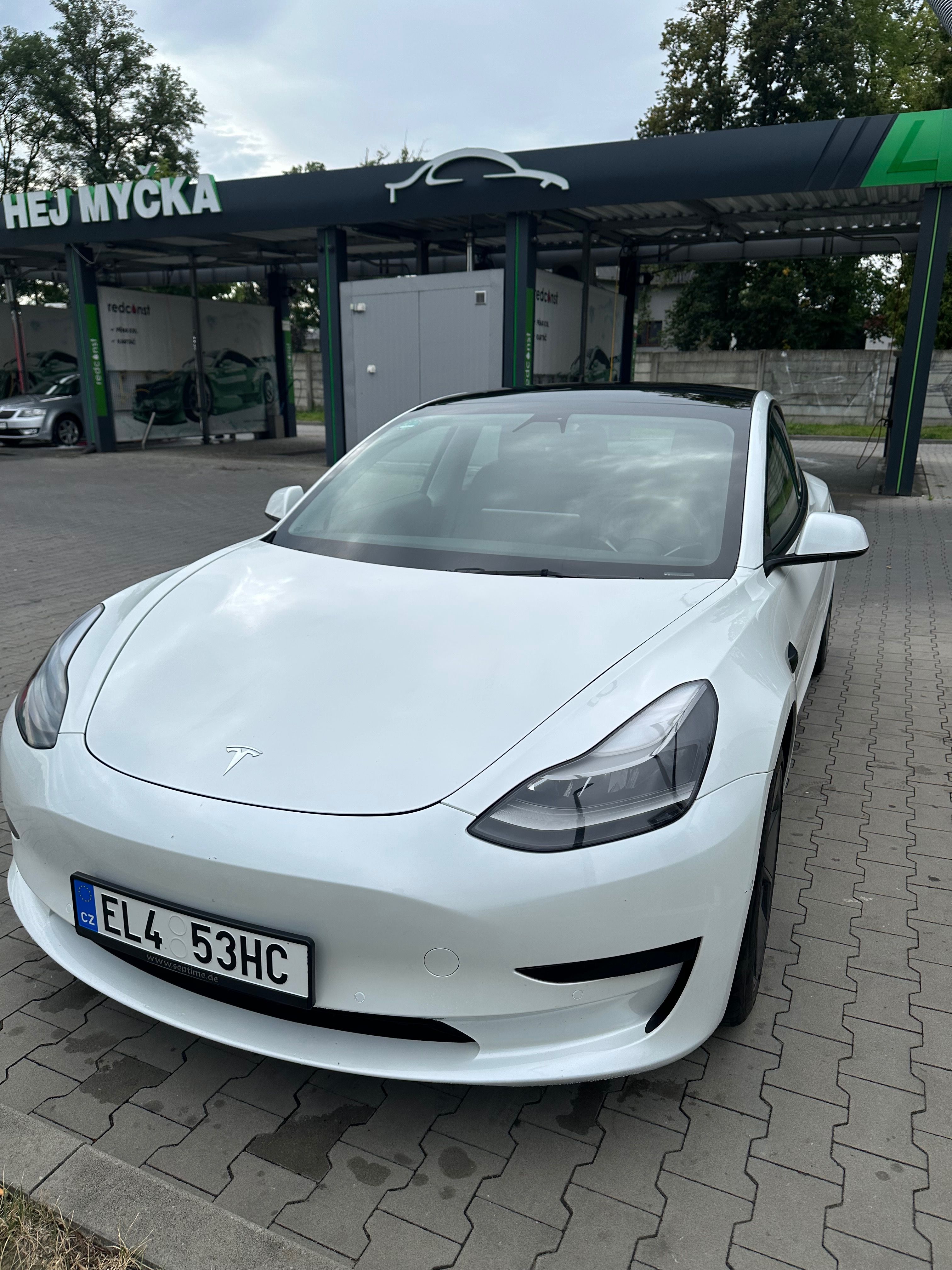 Tesla Model 3, Tesla Model 3 SR plus - fotka 3